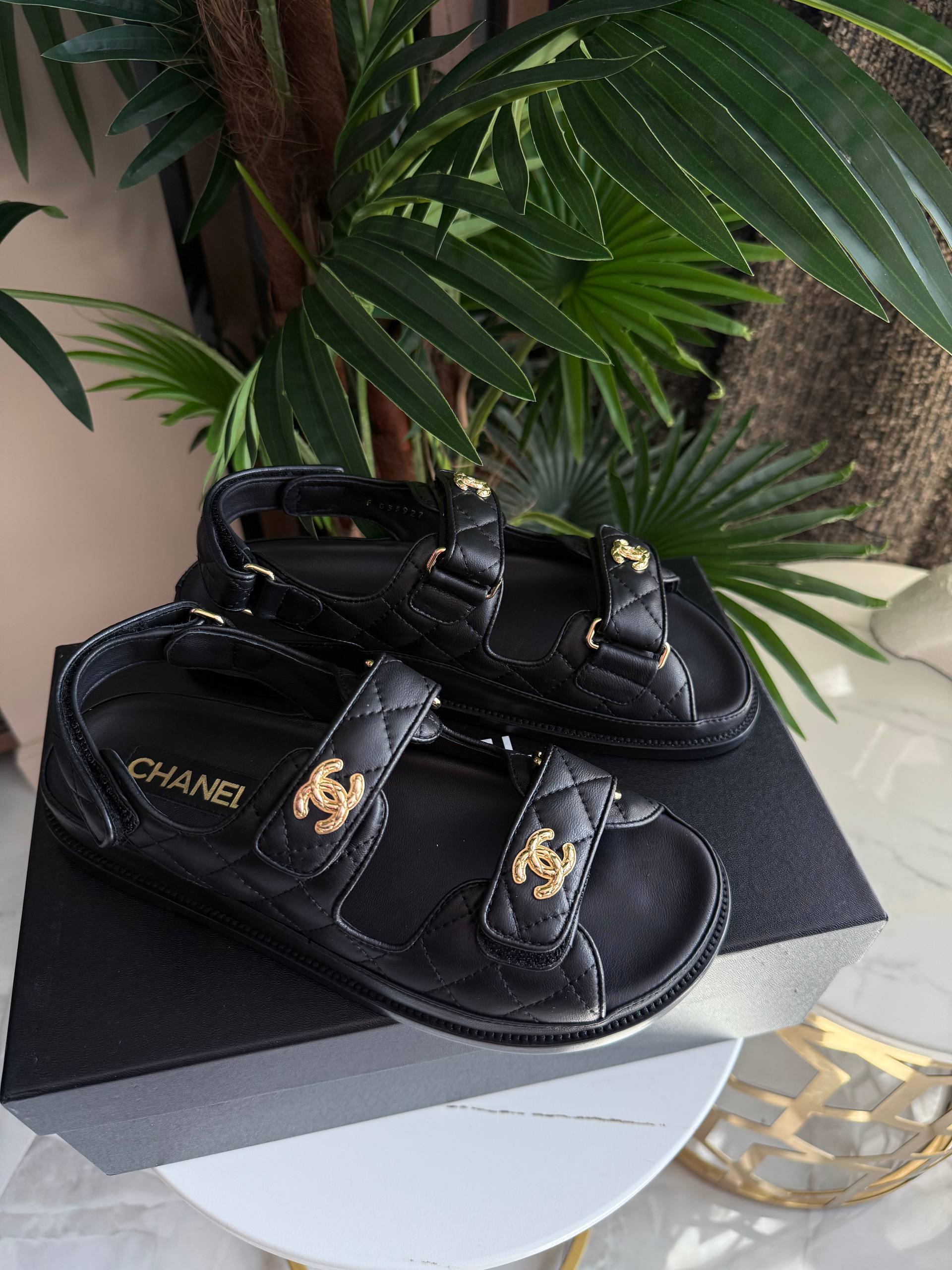 CHANEL Женские сандалии CHANEL Женские сандалии