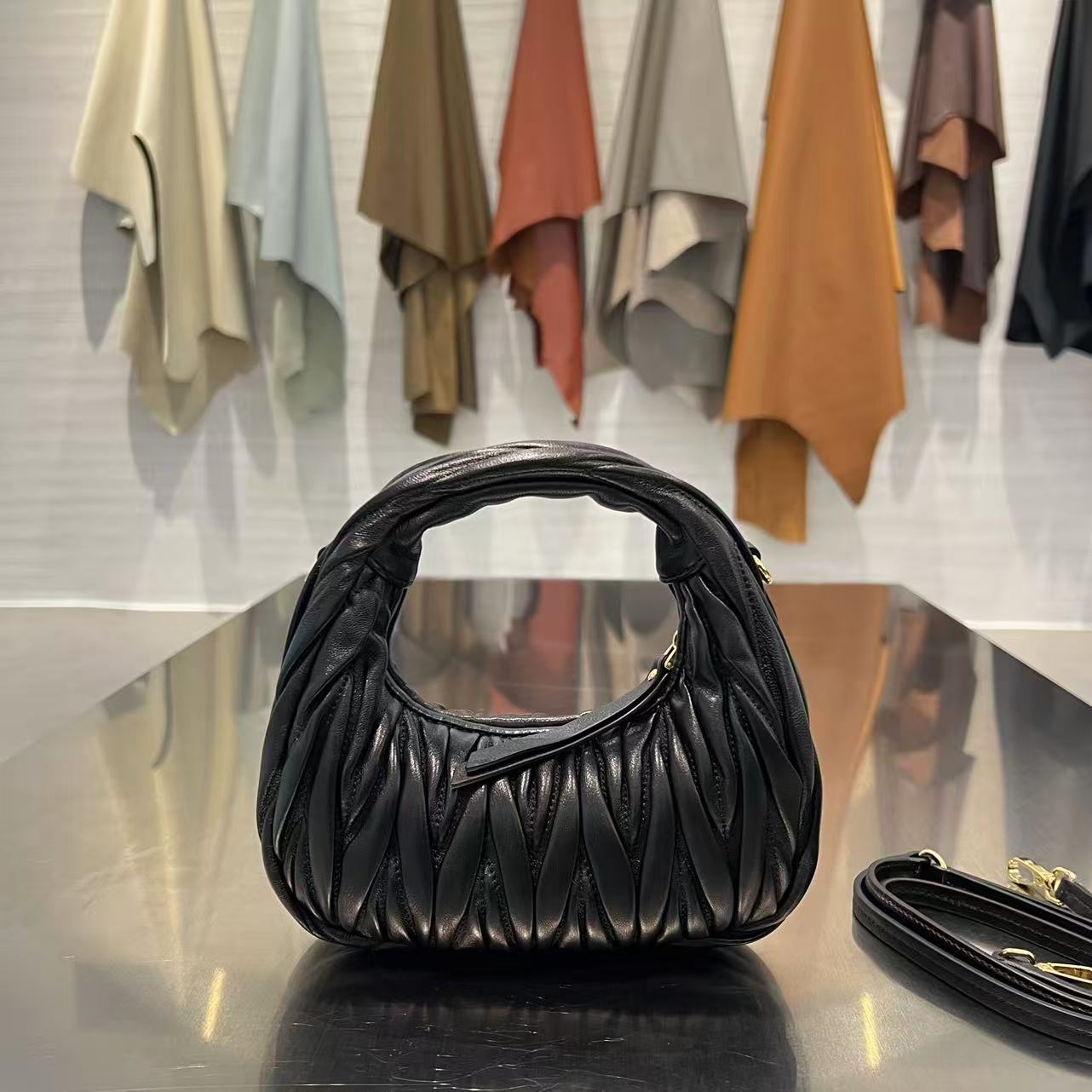 MIU MIU Женская сумка Wander hobo mini 