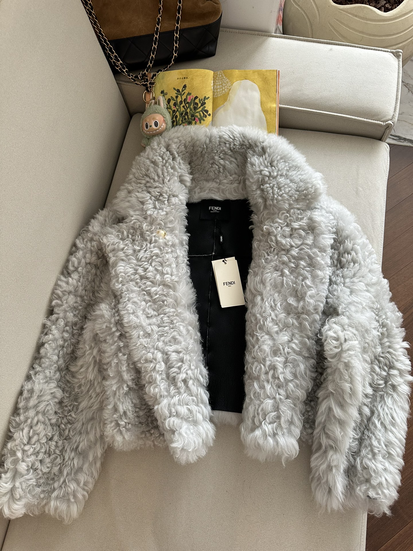 FENDI Женская шуба из овчины FENDI Женская шуба из овчины