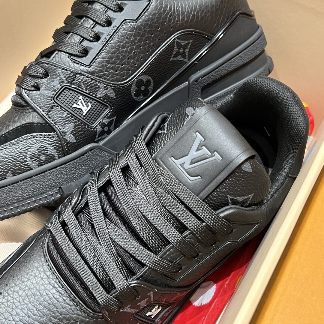 LOUIS VUITTON Кроссовки LV Trainer  LOUIS VUITTON Кроссовки LV Trainer