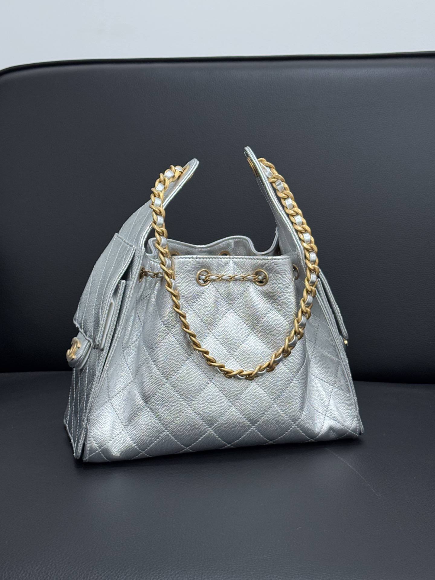 CHANEL Женская сумка Hobo 25a CHANEL Женская сумка Hobo 25a