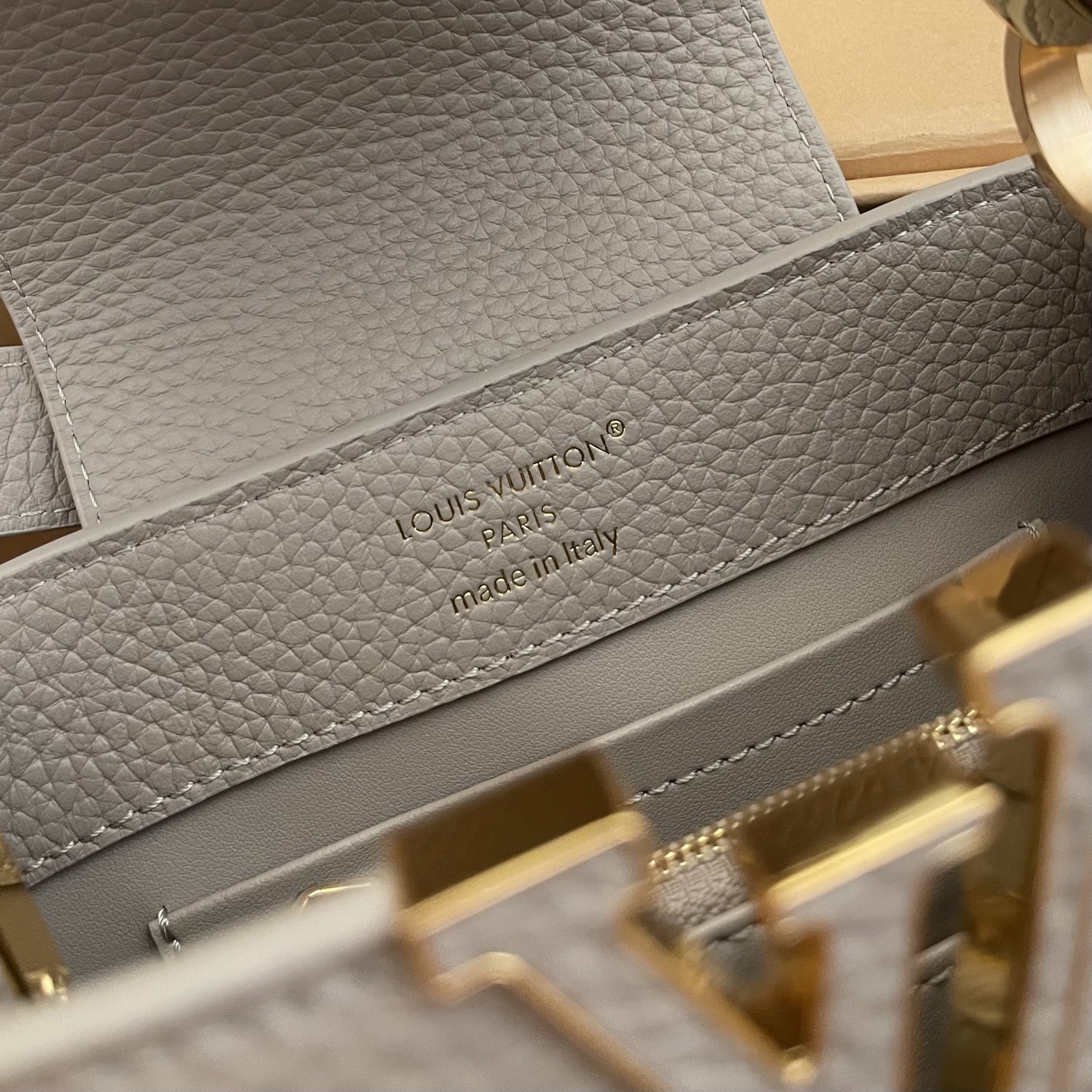 LOUIS VUITTON Женская Сумка Capucines