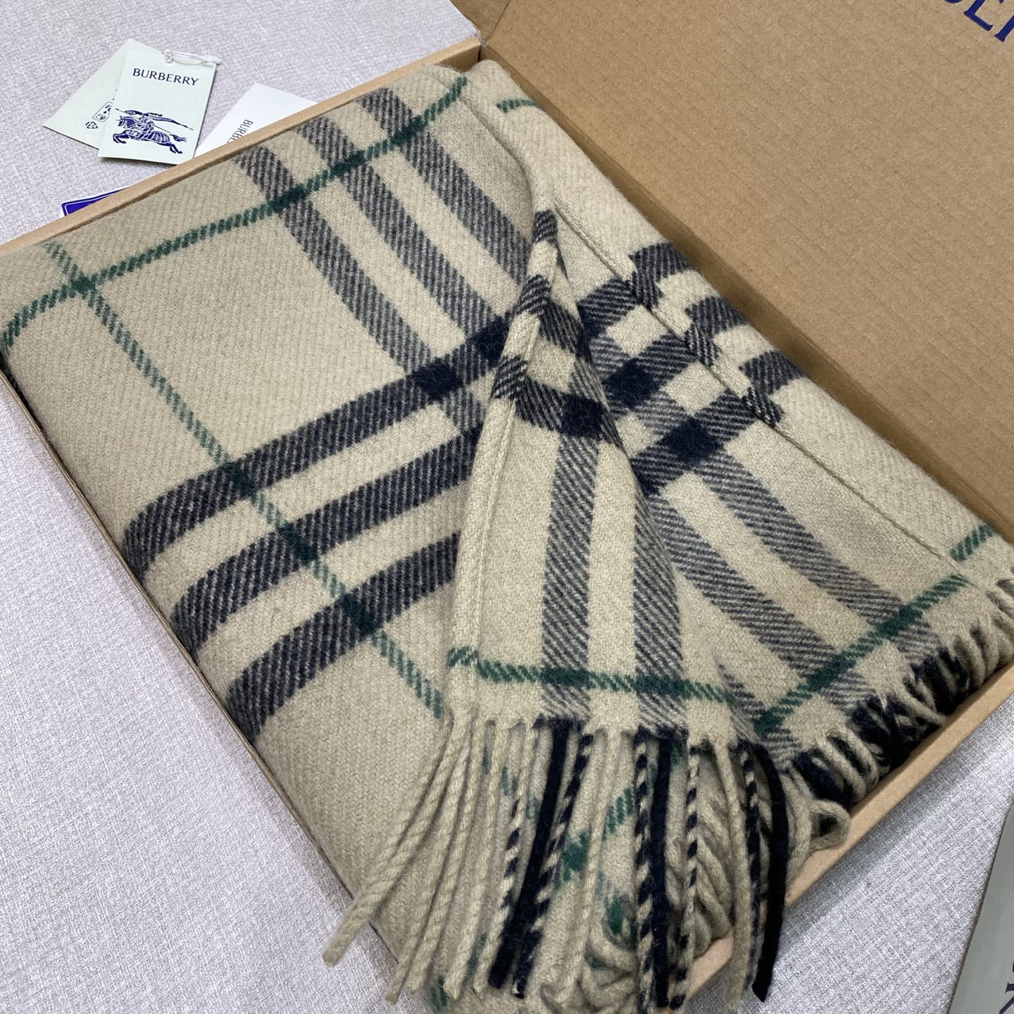 BURBERRY Женское пончо из кашемира BURBERRY Женское пончо из кашемира