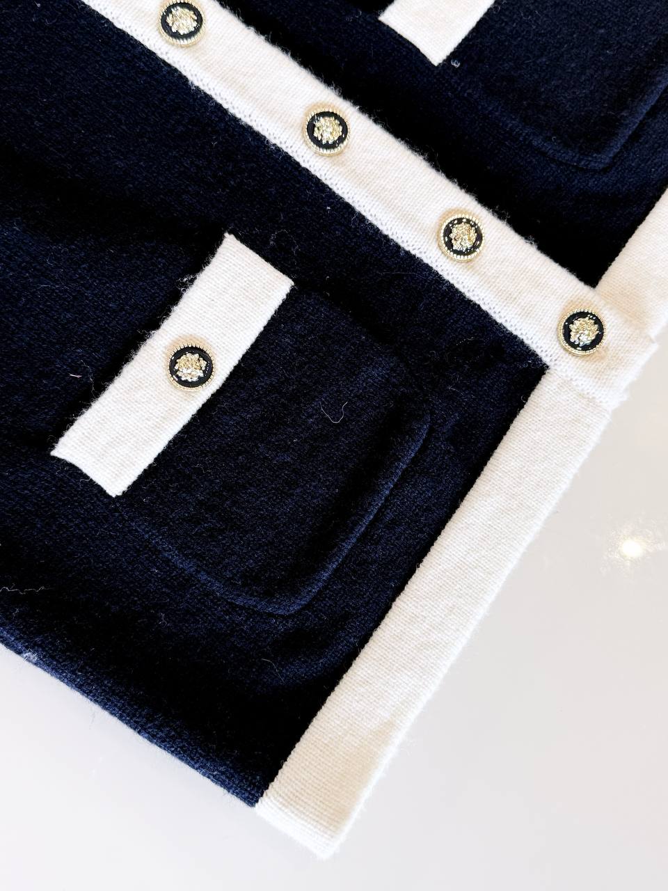 СHANEL Женская футболка из кашемира СHANEL Женская футболка из кашемира