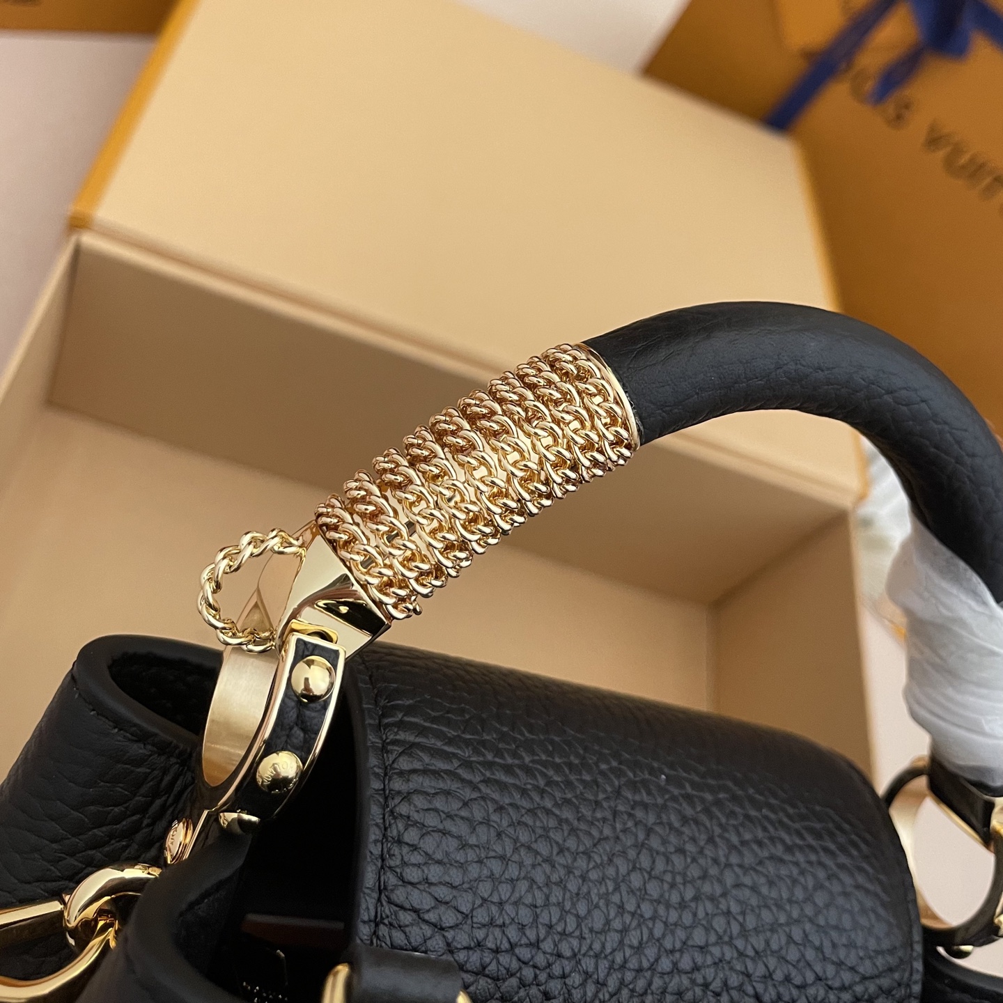 LOUIS VUITTON Женская Сумка Capucines