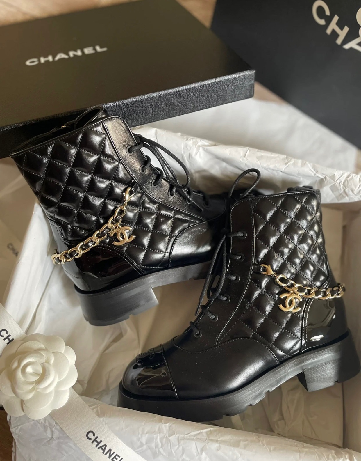 CHANEL Женские лакированные ботинки CHANEL Женские лакированные ботинки