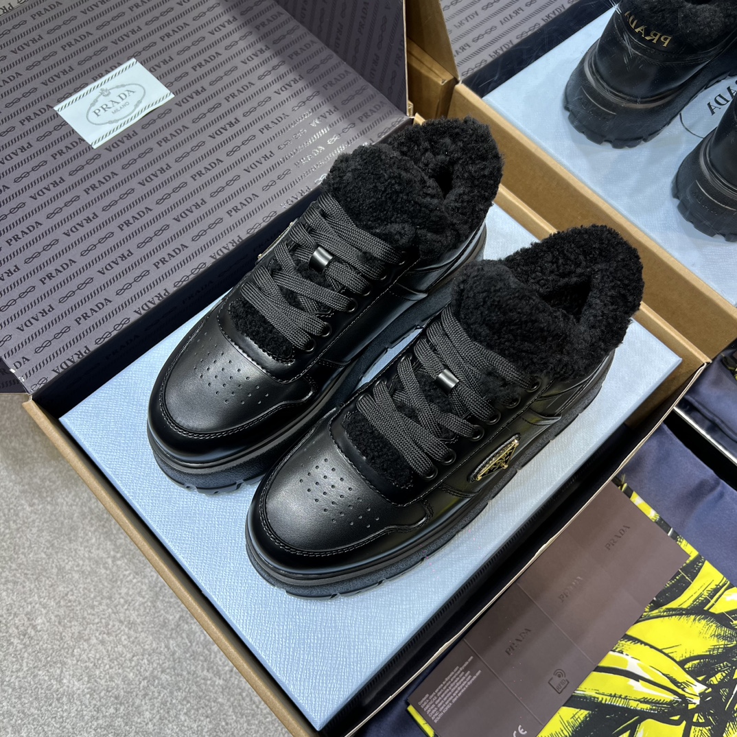 PRADA Женские ботинки на толстой подошве с мехом