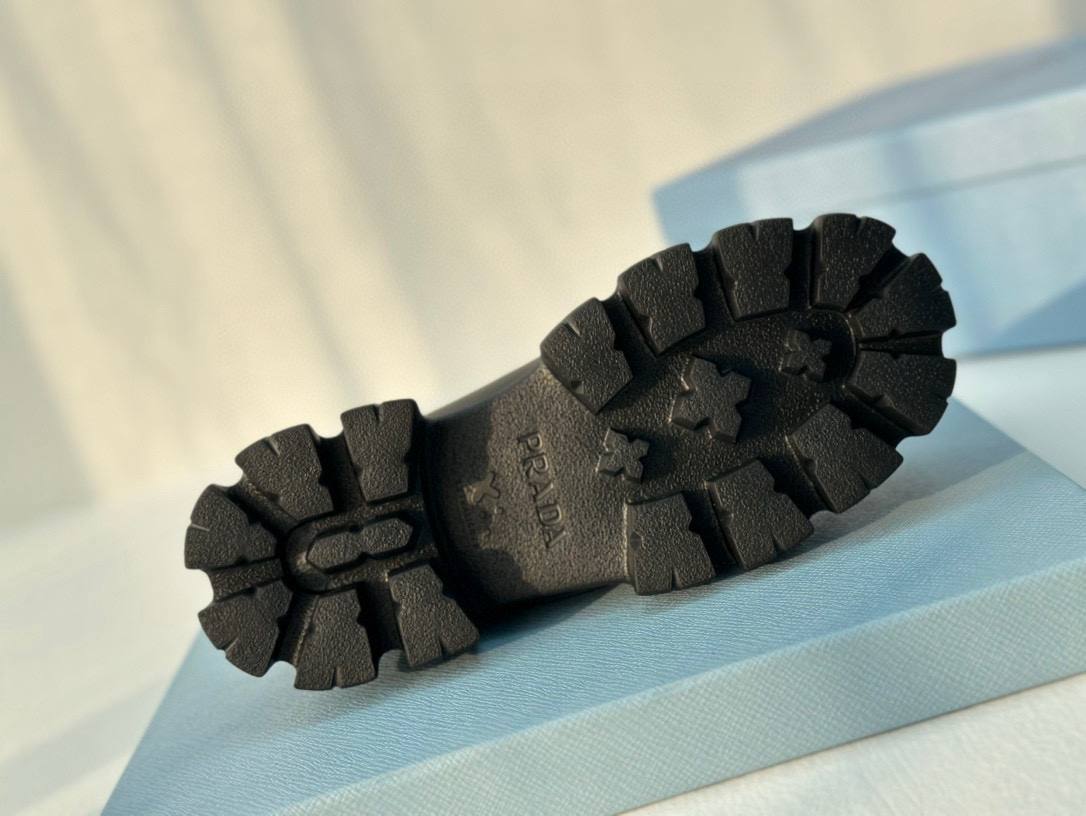 PRADA Женские ботинки на шнуровке PRADA Женские ботинки на шнуровке