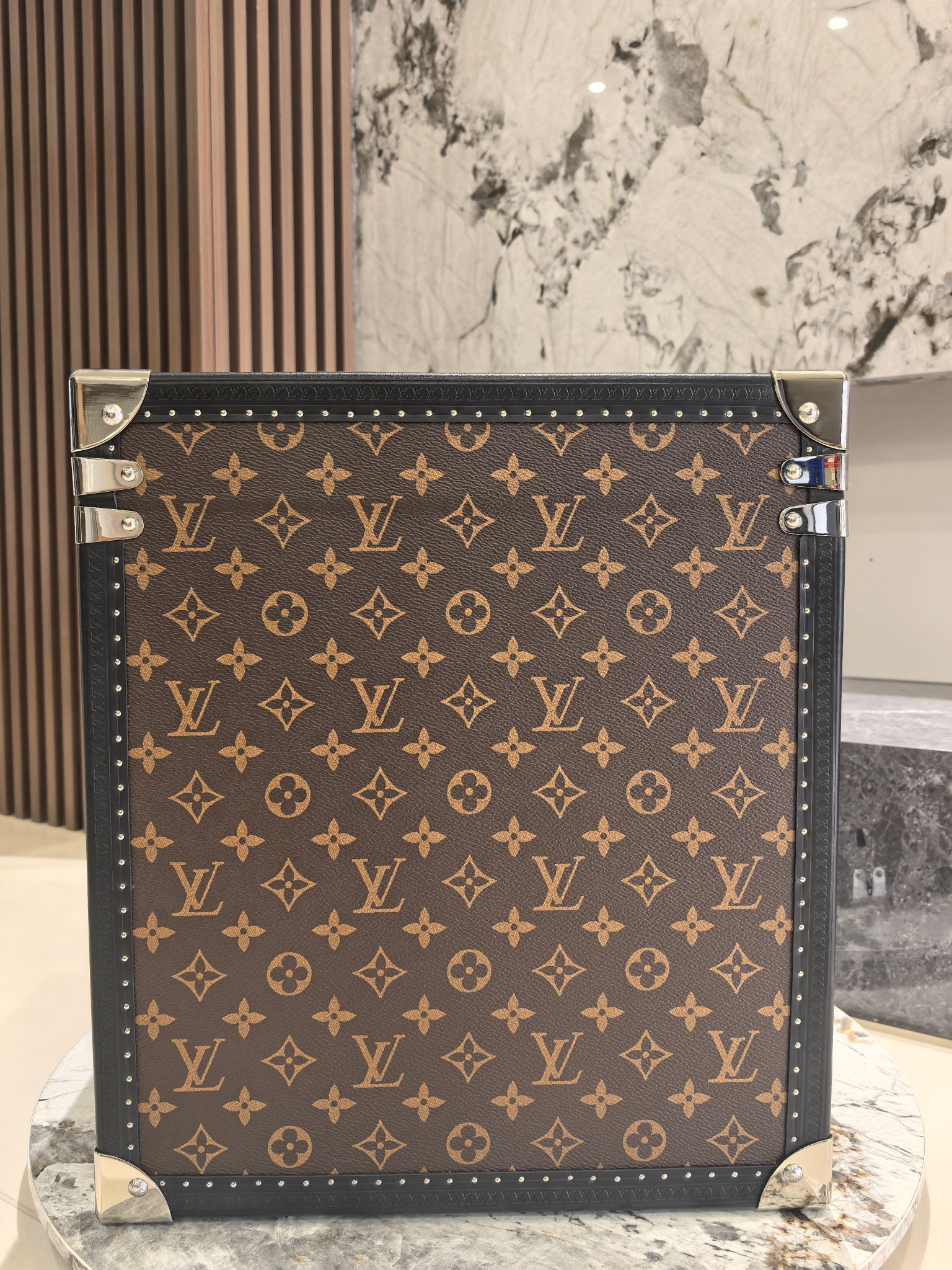 LOUIS VUITTON Ящик для хранения часов LOUIS VUITTON Ящик для хранения часов