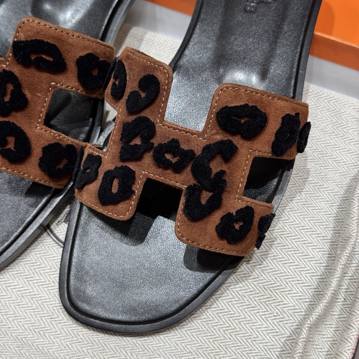 HERMES Женские сандалии Oran из замши