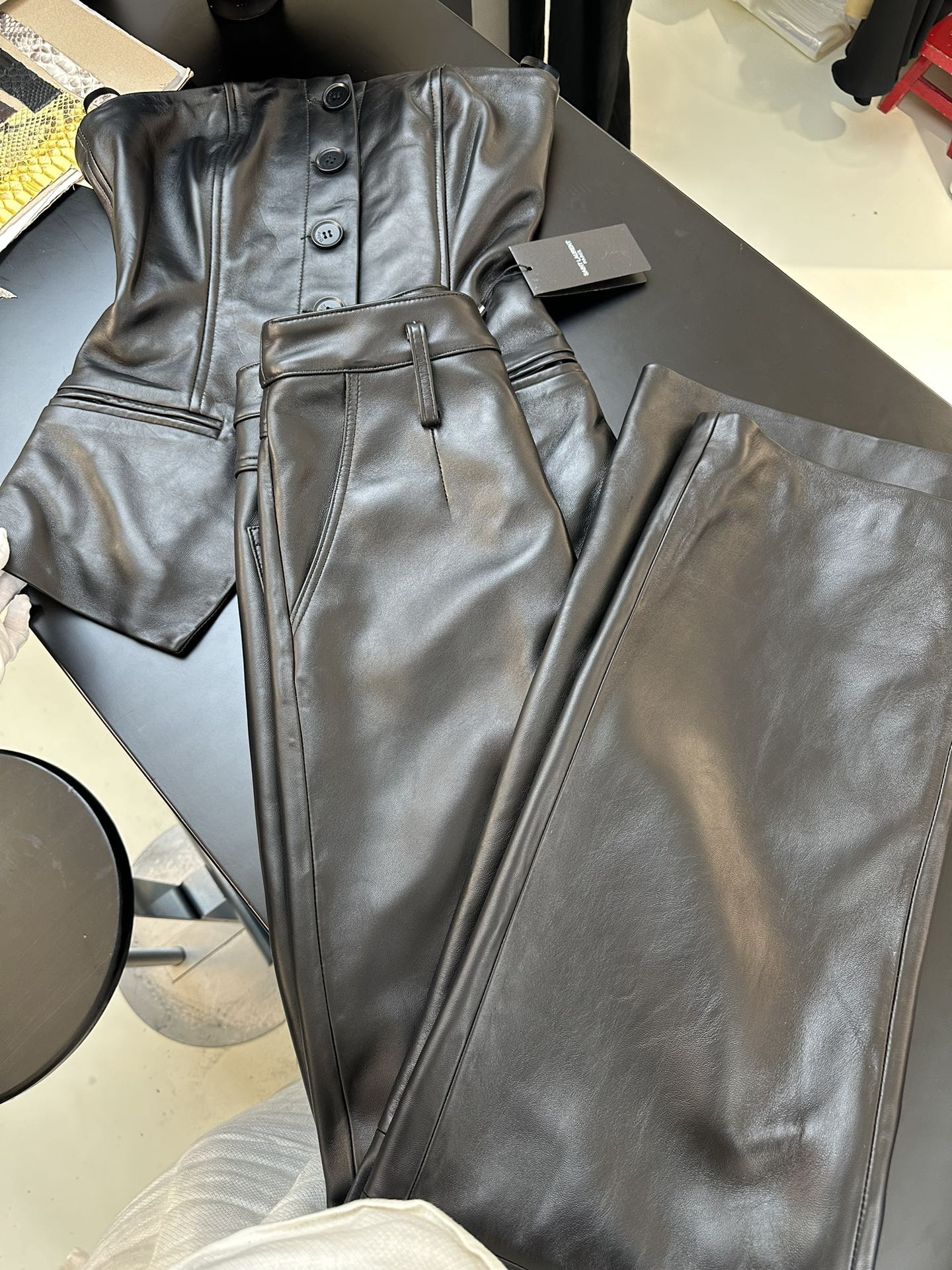 SAINT LAURENT Женский кожаный костюм SAINT LAURENT Женский кожаный костюм
