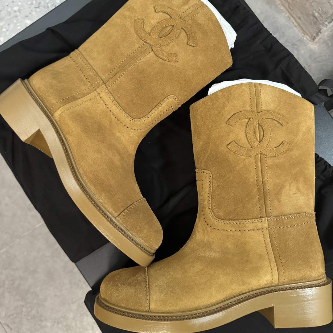 CHANEL Женские ботинки из замши и кожи CHANEL Женские ботинки из замши и кожи