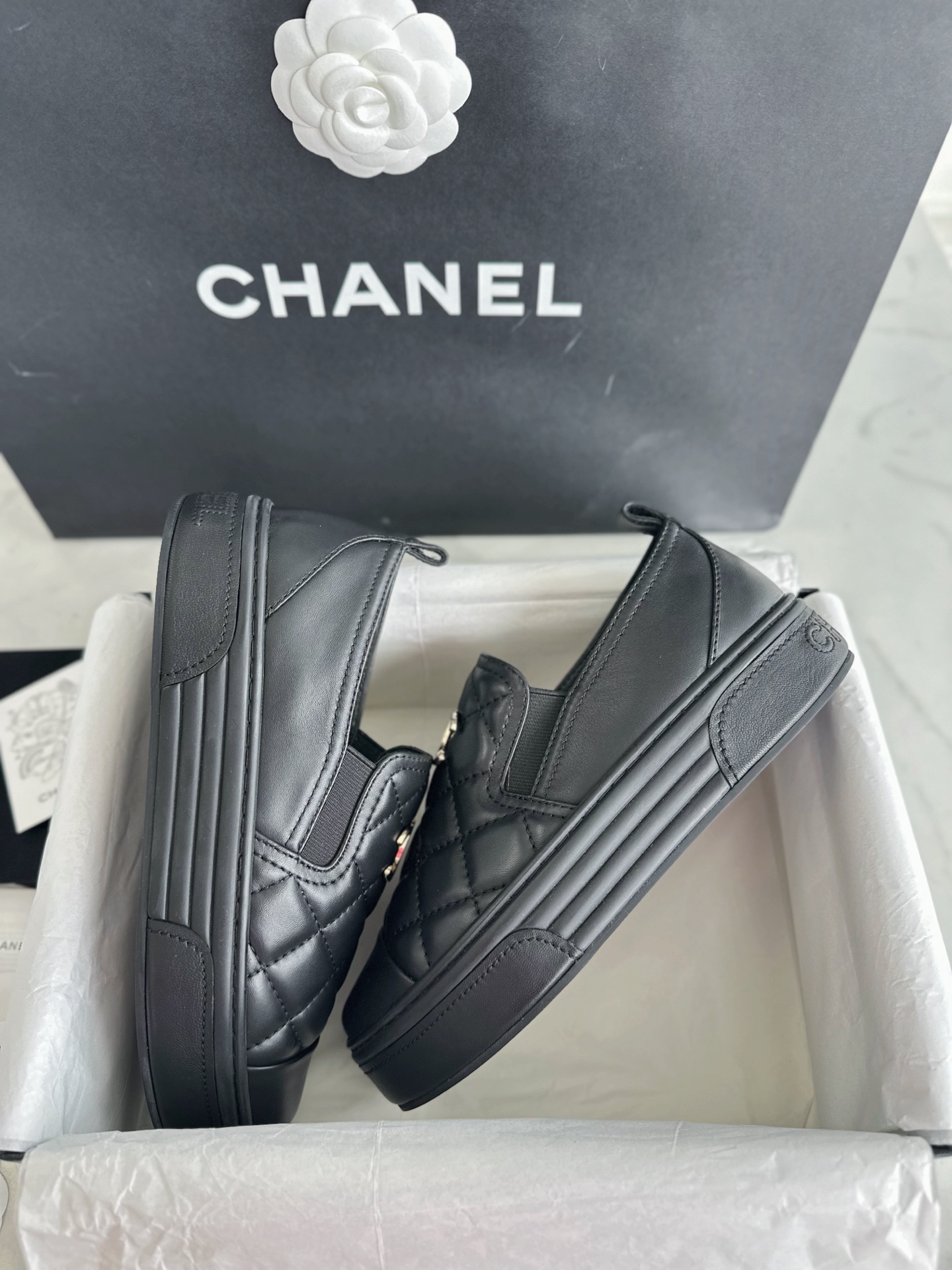 CHANEL Женские мокасины из кожи ягненка