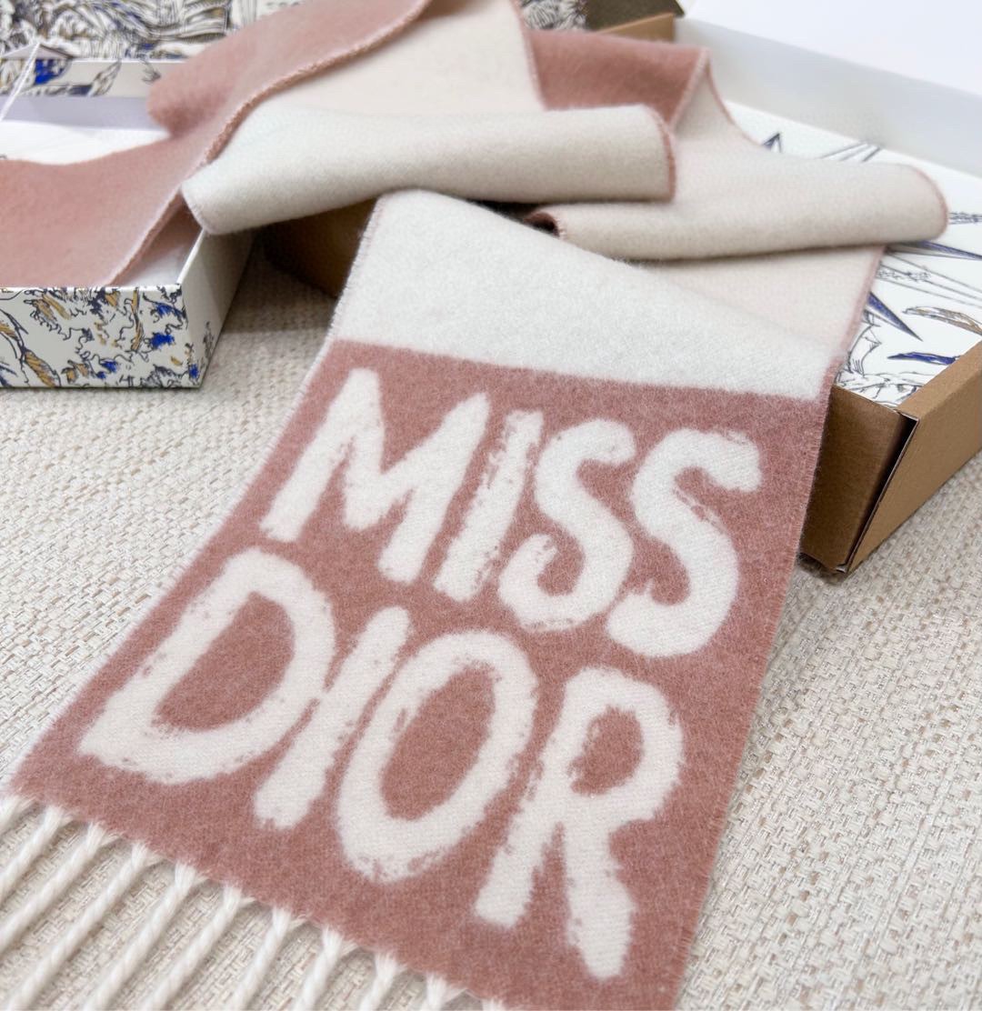 CHRISTIAN DIOR Женский шарф из кашемира CHRISTIAN DIOR Женский шарф из кашемира