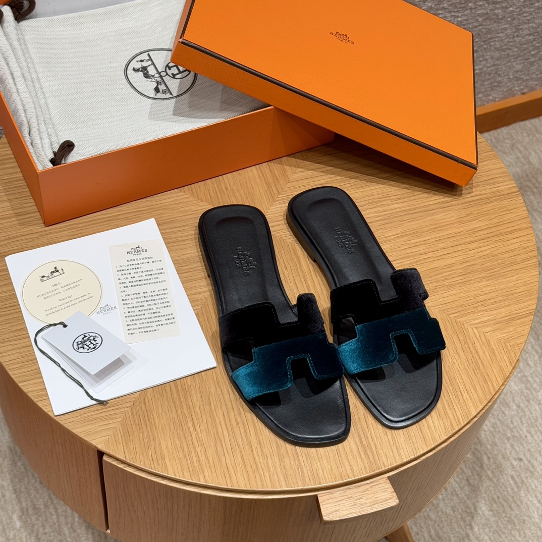 HERMES Женские сандалии Oran из замши