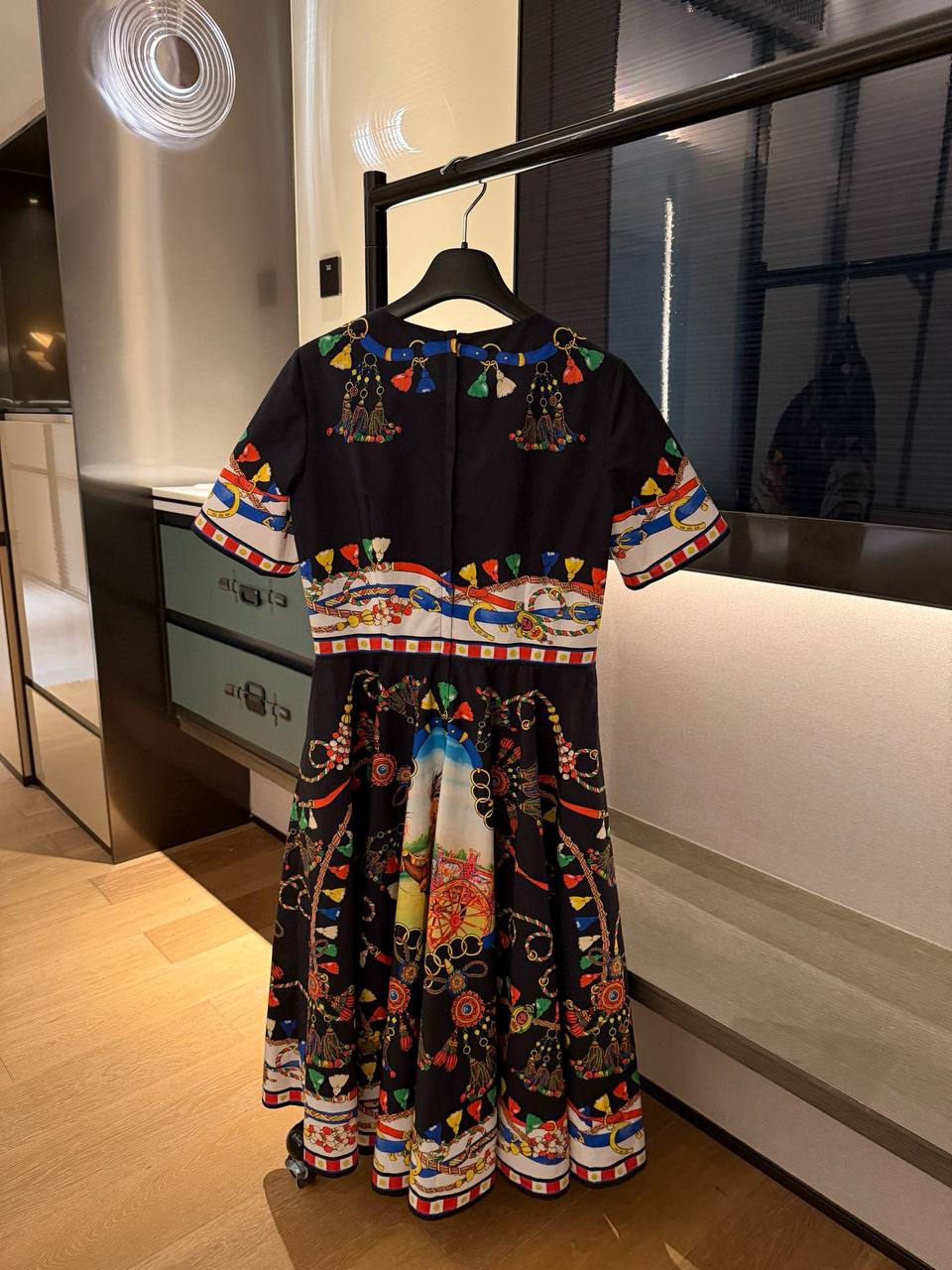 DOLCE & GABBANA Женское платье с художественным принтом DOLCE & GABBANA Женское платье с художественным принтом