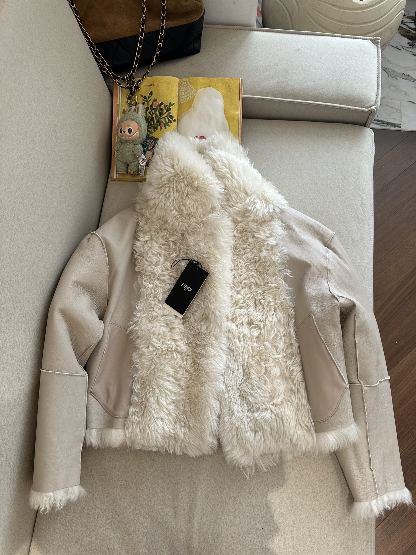 FENDI Женская шуба из овчины FENDI Женская шуба из овчины