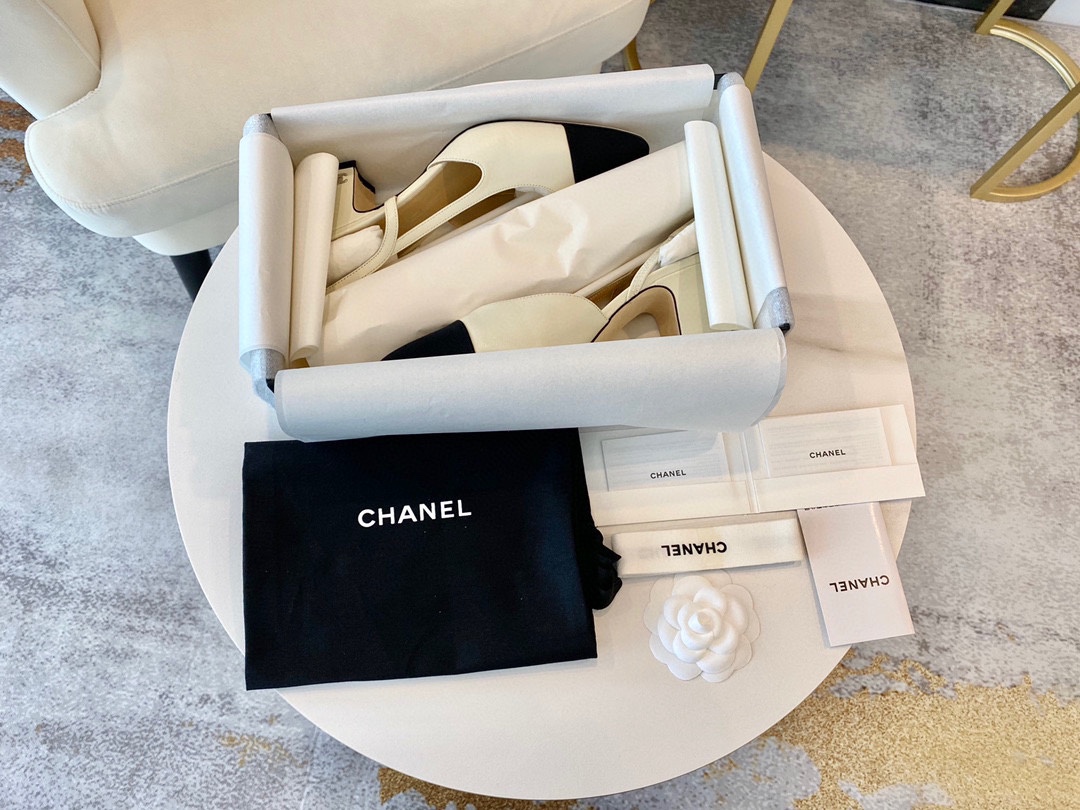 CHANEL Женские туфли слингбэки из кожи на каблуке