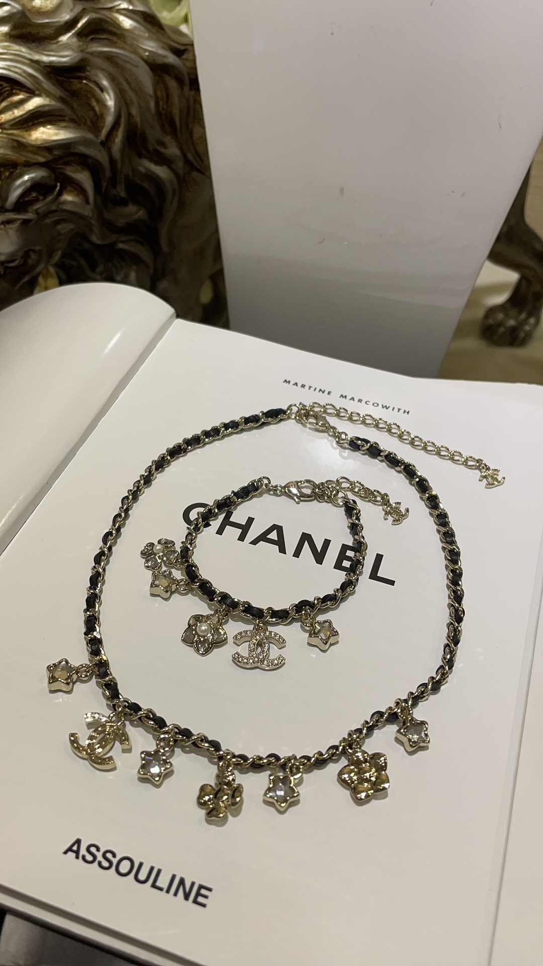 CHANEL Женское колье CHANEL Женское колье