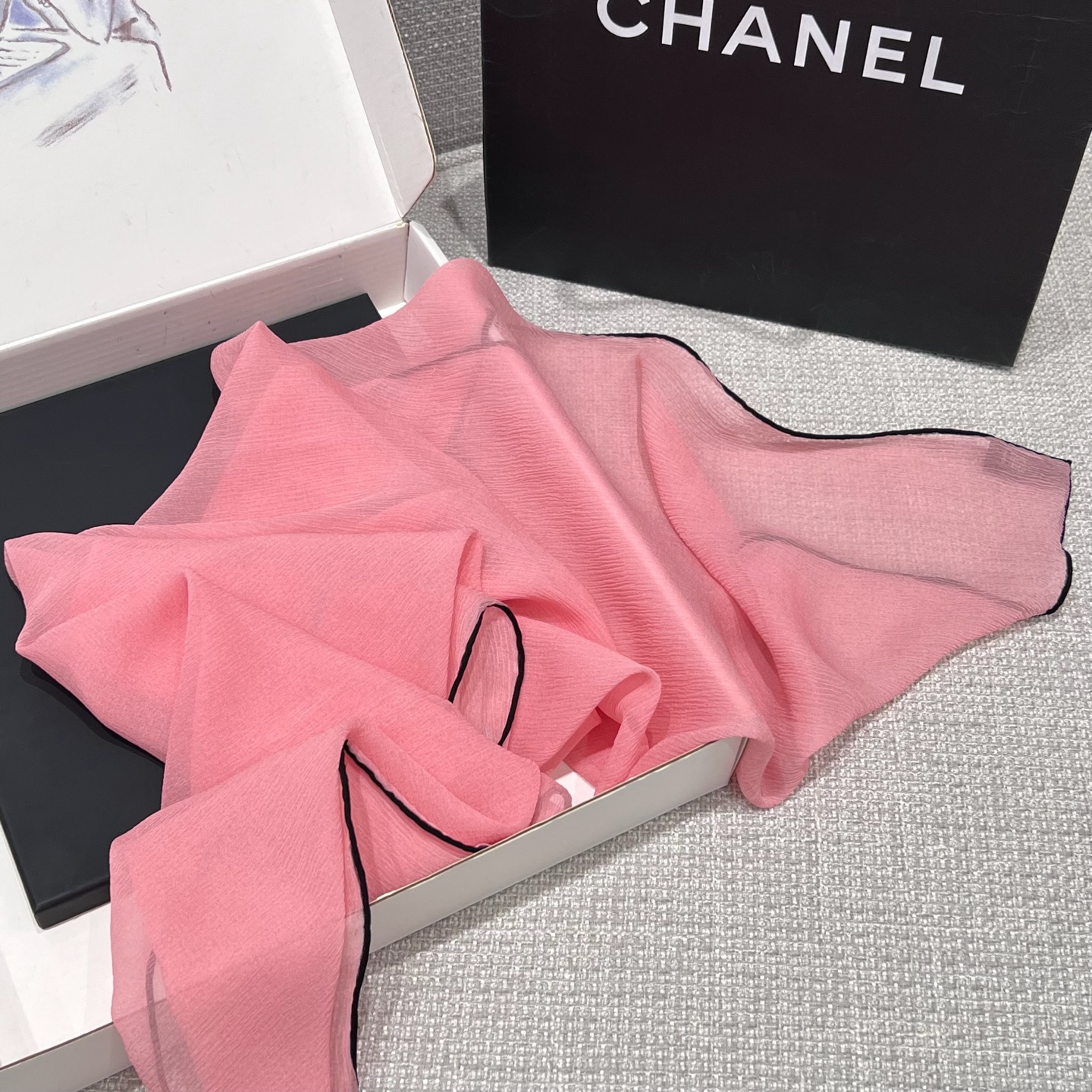 CHANEL Женский платок шёлк