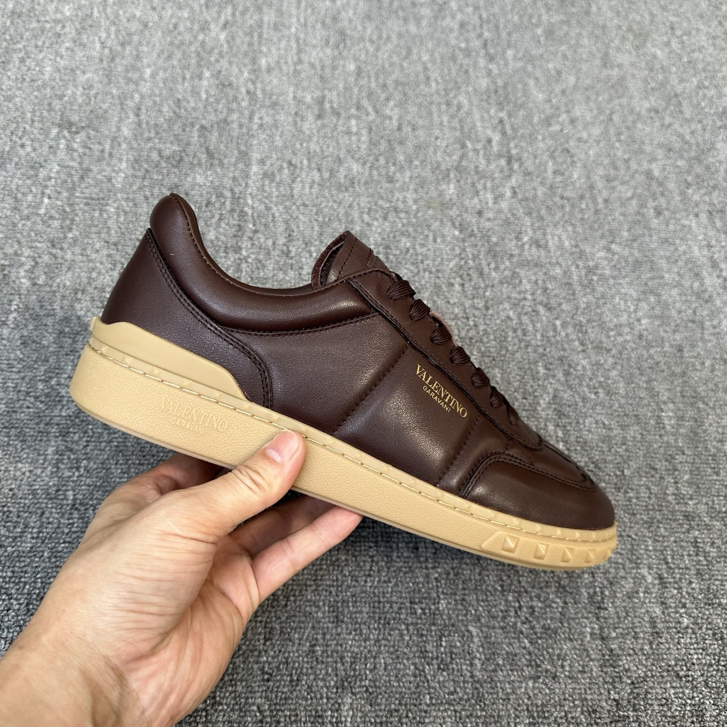 VALENTINO Мужские кроссовки из телячьей кожи 