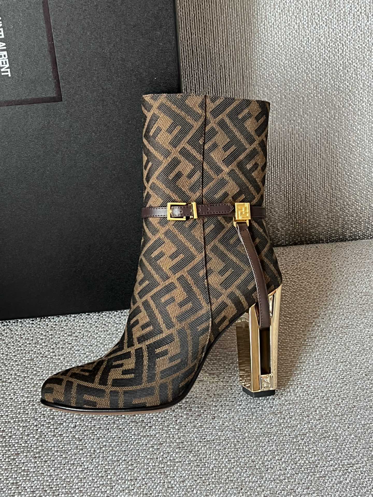 FENDI Женские ботильоны Delfina из жаккарда FENDI Женские ботильоны Delfina из жаккарда