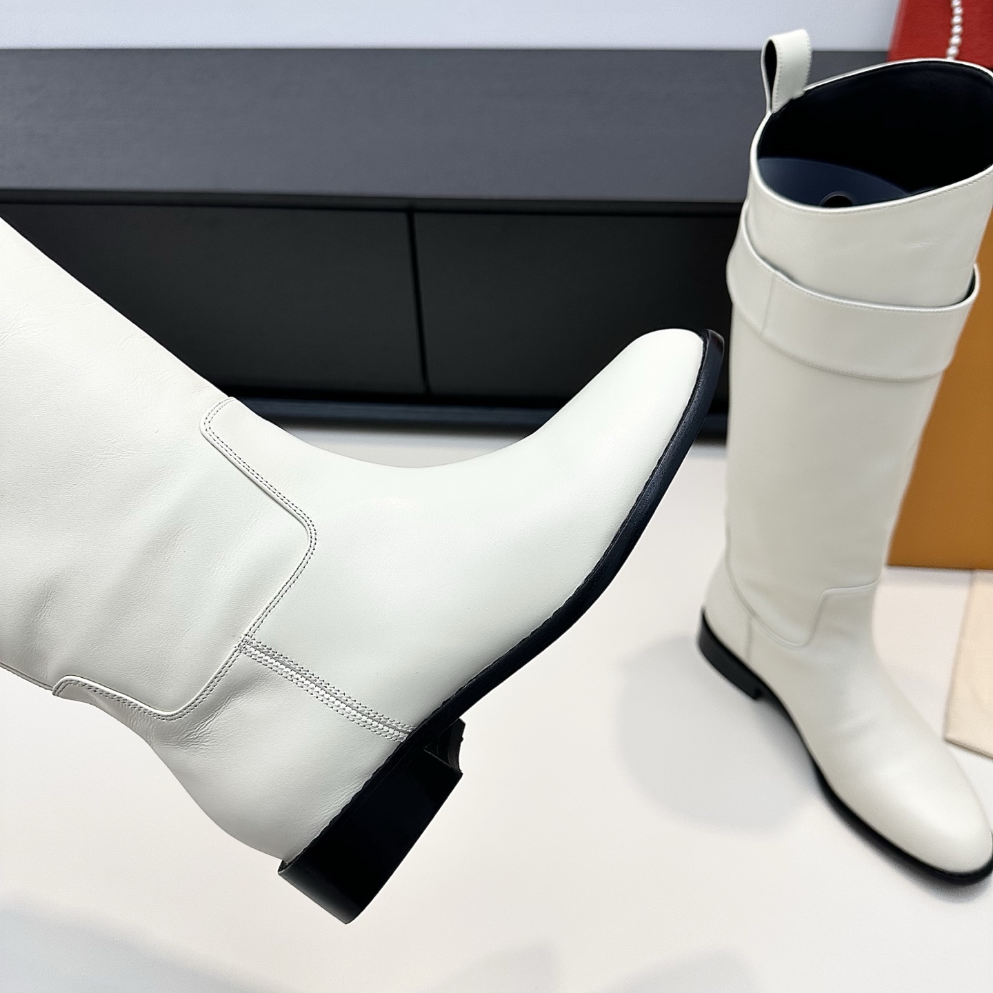 LOUIS VUITTON Женские сапоги LOUIS VUITTON Женские сапоги