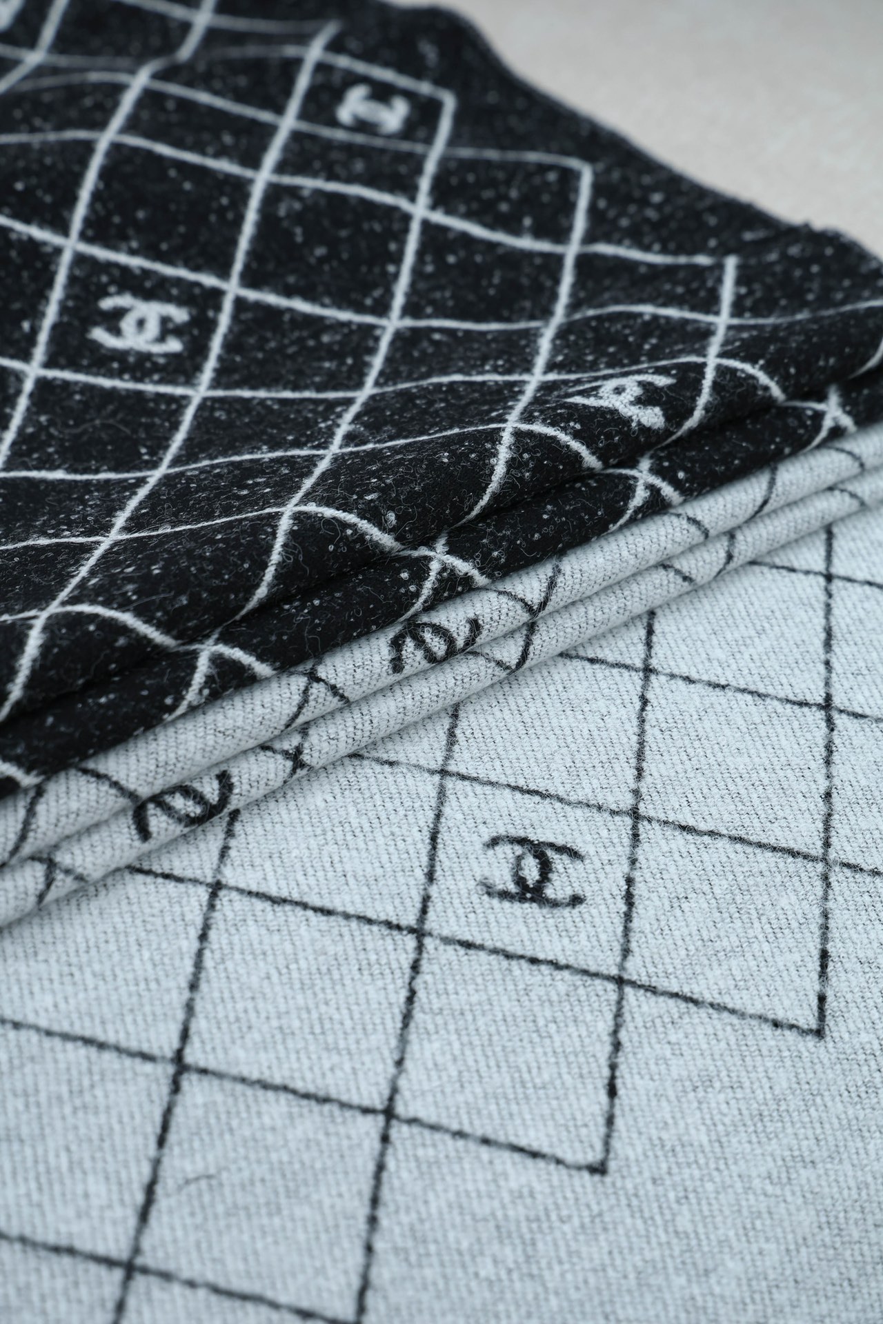 CHANEL Женский шарф из кашемира CHANEL Женский шарф из кашемира