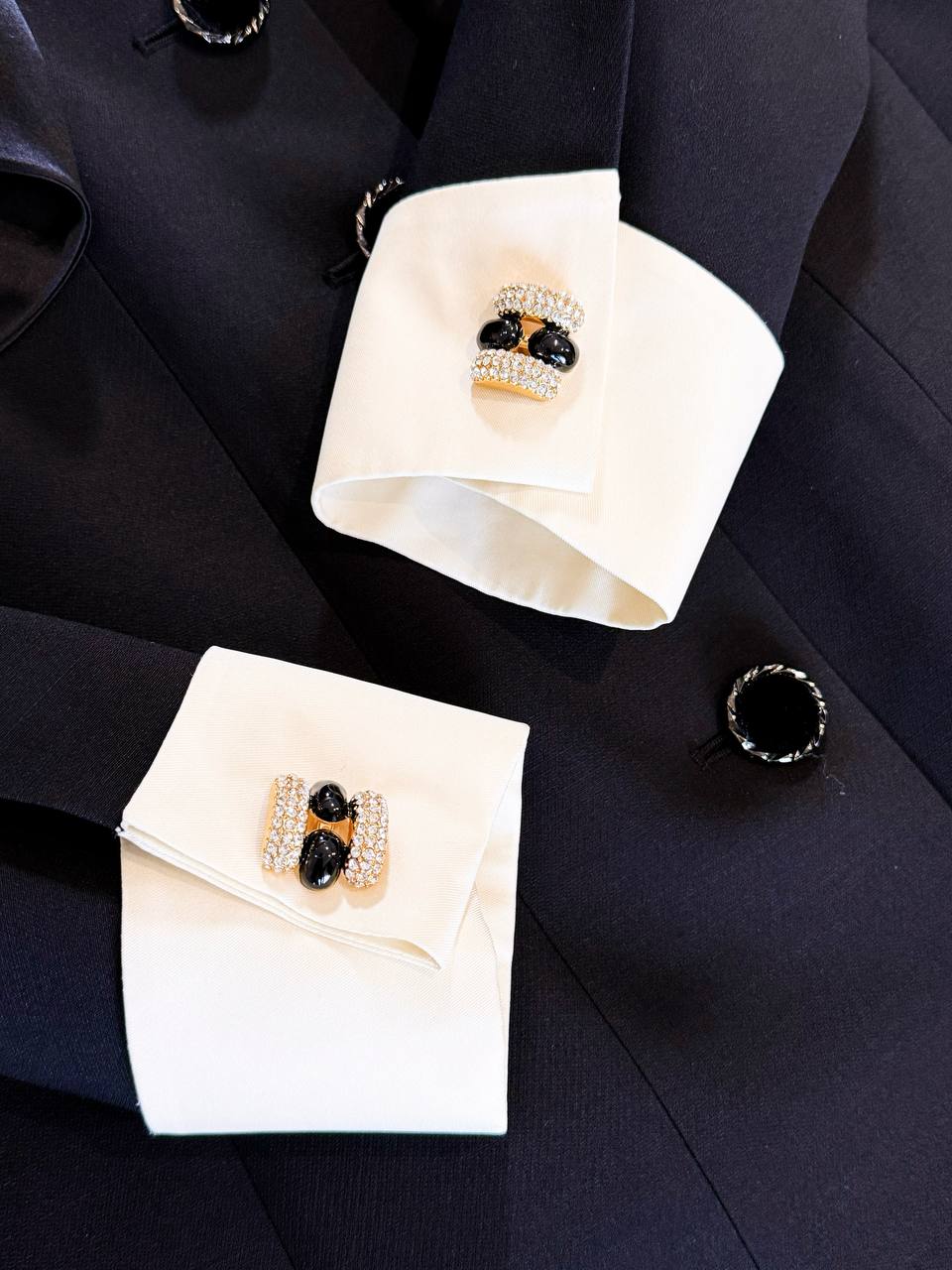 VALENTINO Женское платье из шерсти  VALENTINO Женское платье из шерсти