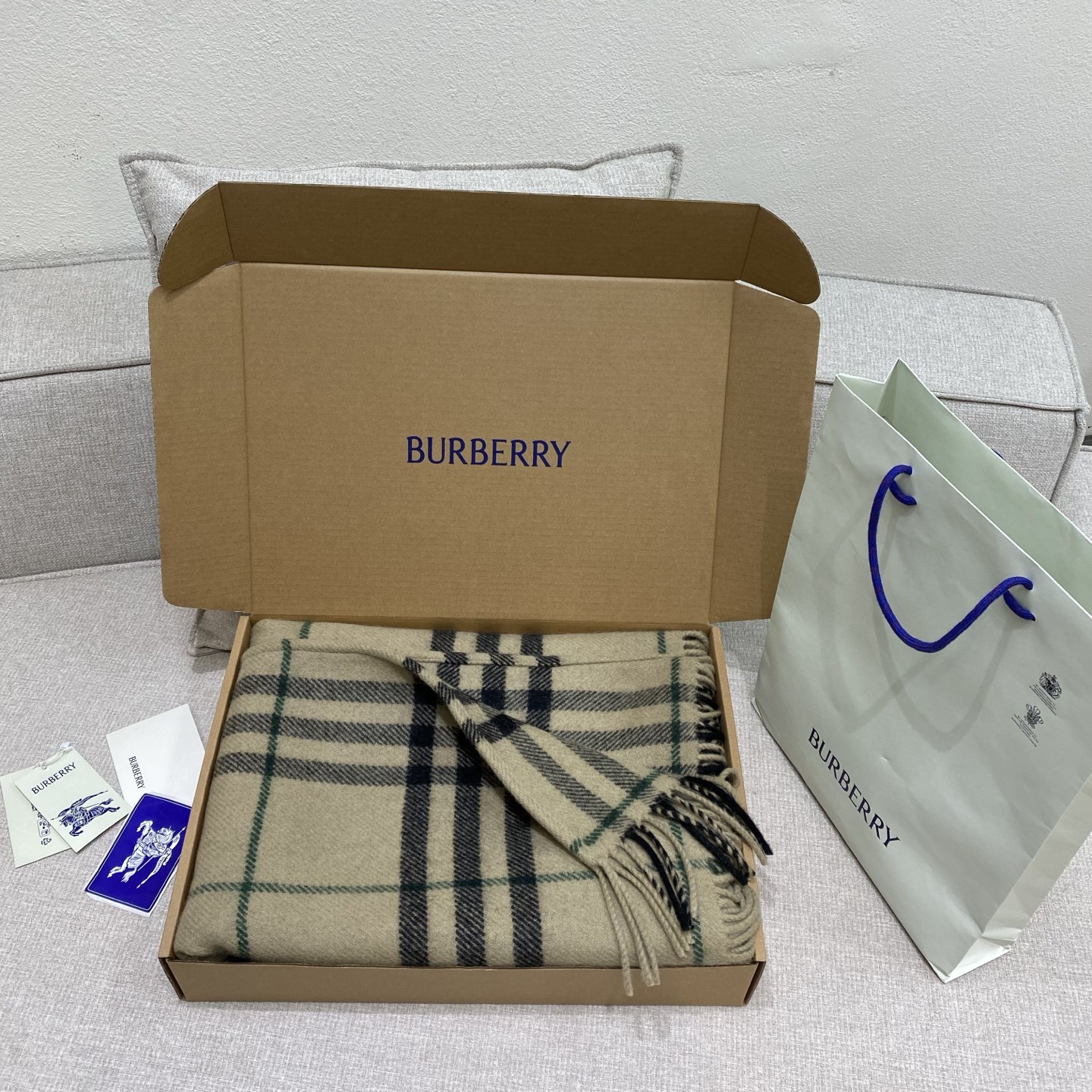 BURBERRY Женское пончо из кашемира BURBERRY Женское пончо из кашемира