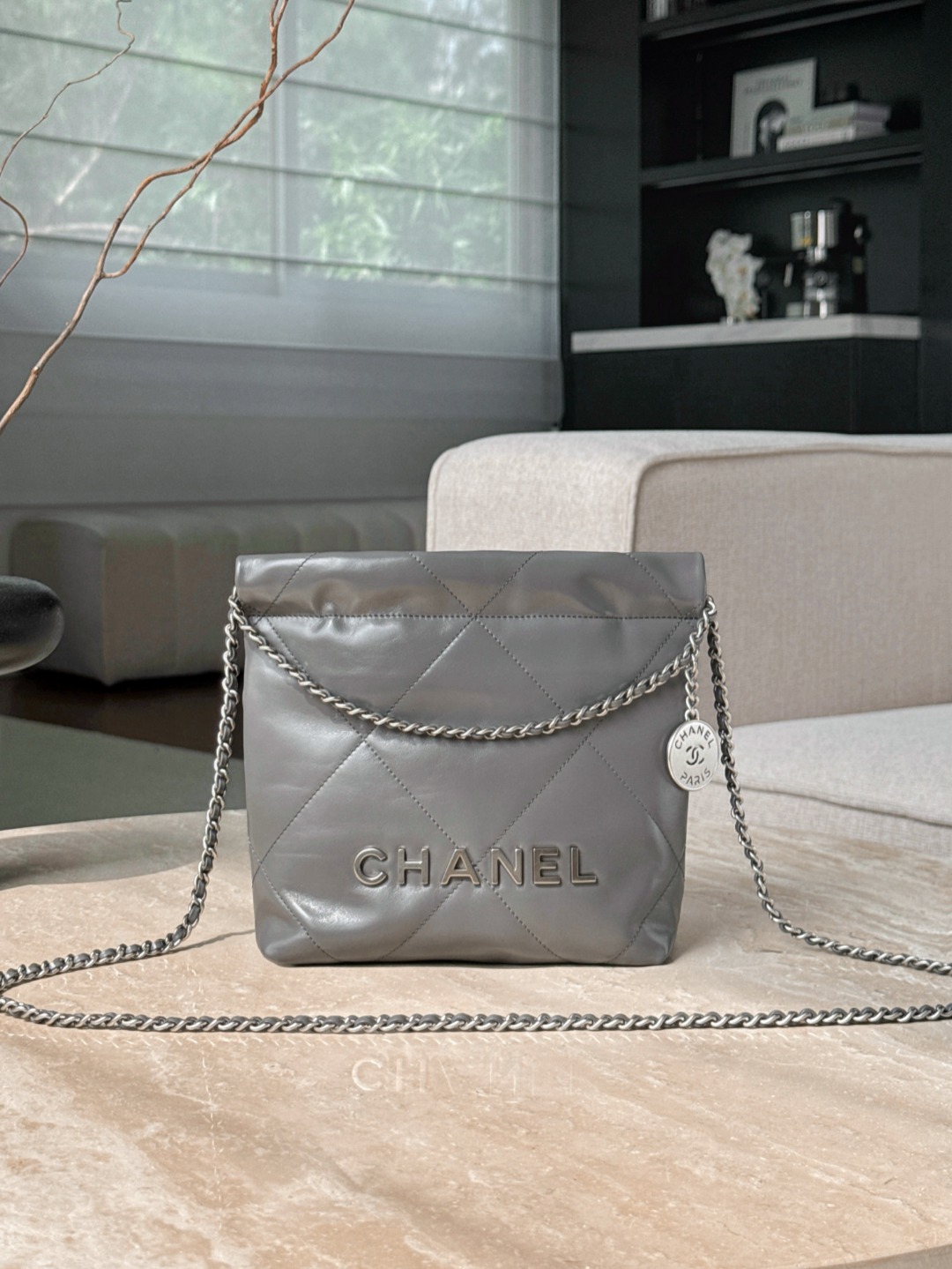 CHANEL Женская сумка 22 Mini