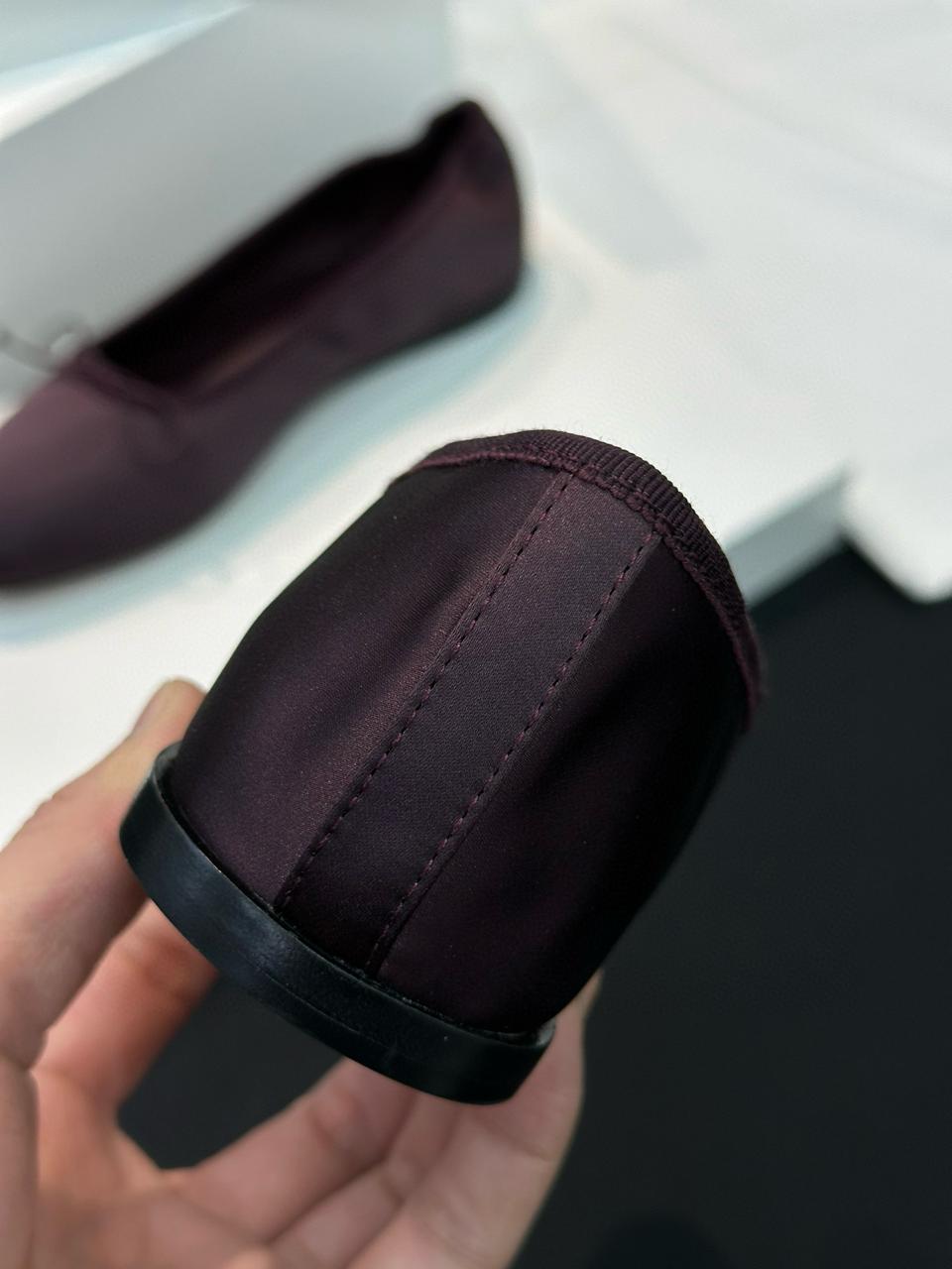 THE ROW Атласные балетки