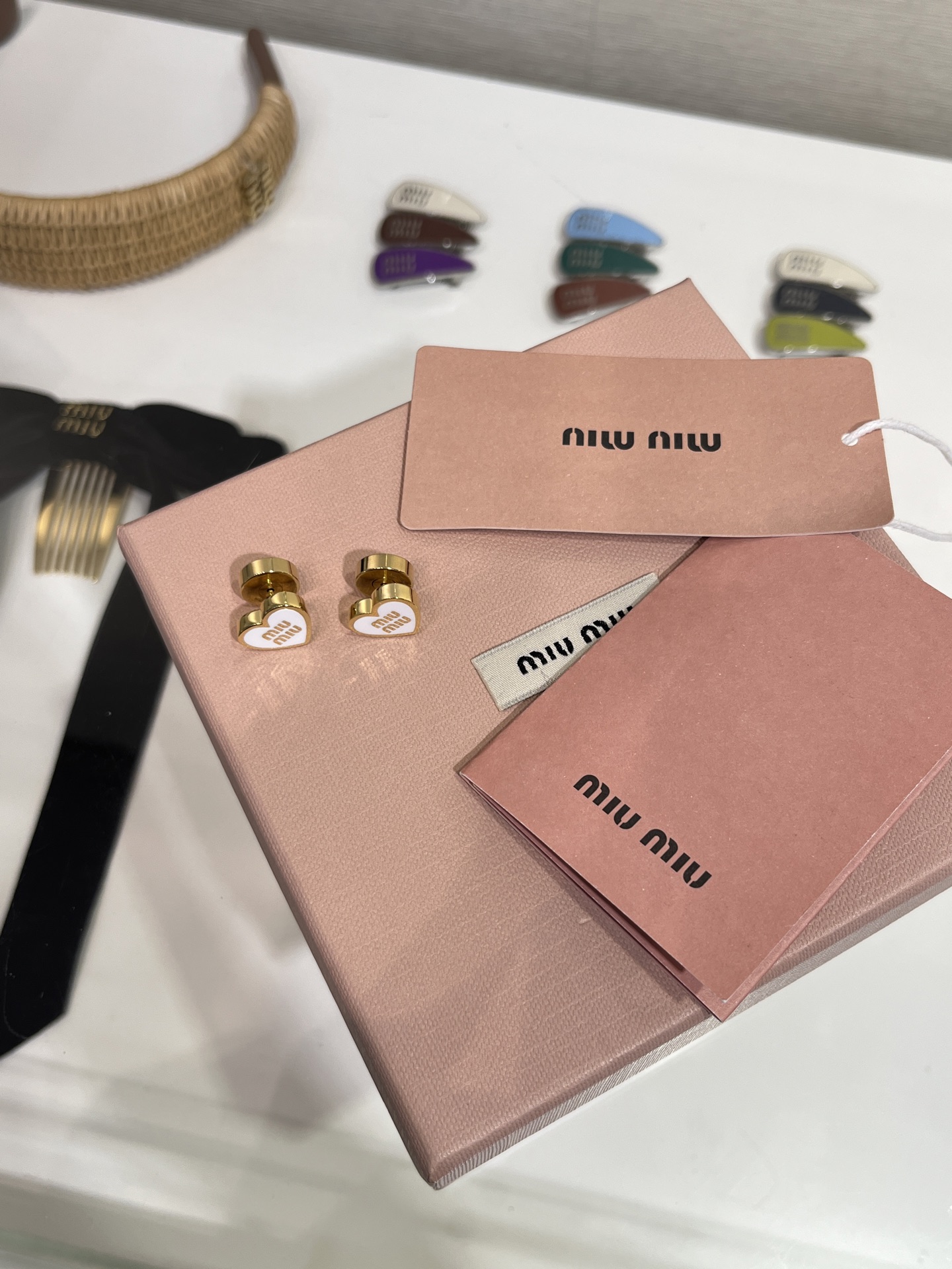 MIU MIU Женские серьги в форме сердца MIU MIU Женские серьги в форме сердца