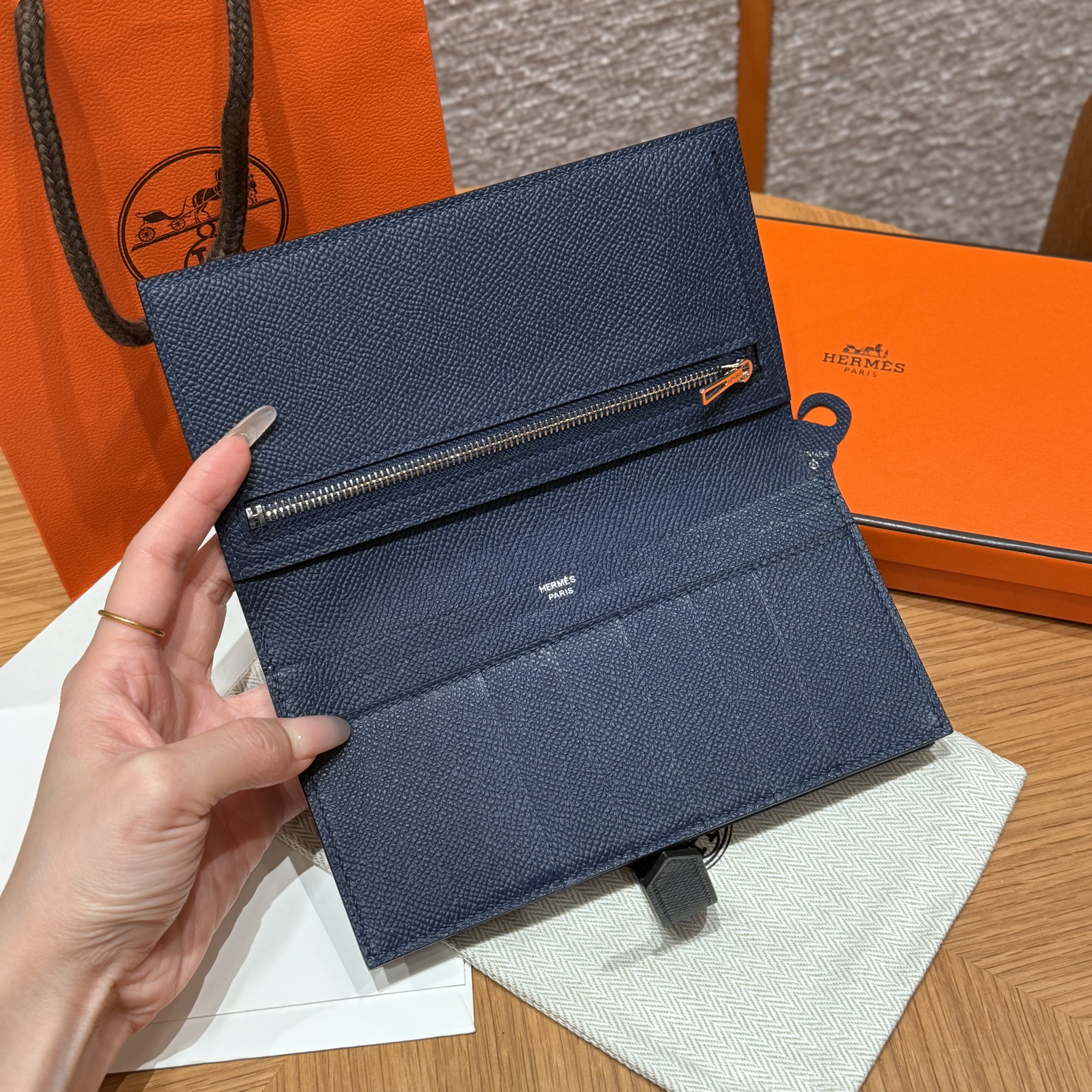 HERMES Кошелёк Bearn 17.5 см S4/Deep blue Epsom HERMES Кошелёк Bearn 17.5 см S4/Deep blue Epsom