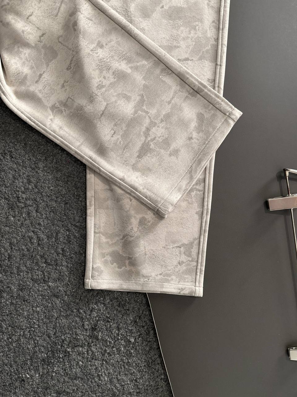 LOUIS VUITTON Мужские брюки LOUIS VUITTON Мужские брюки