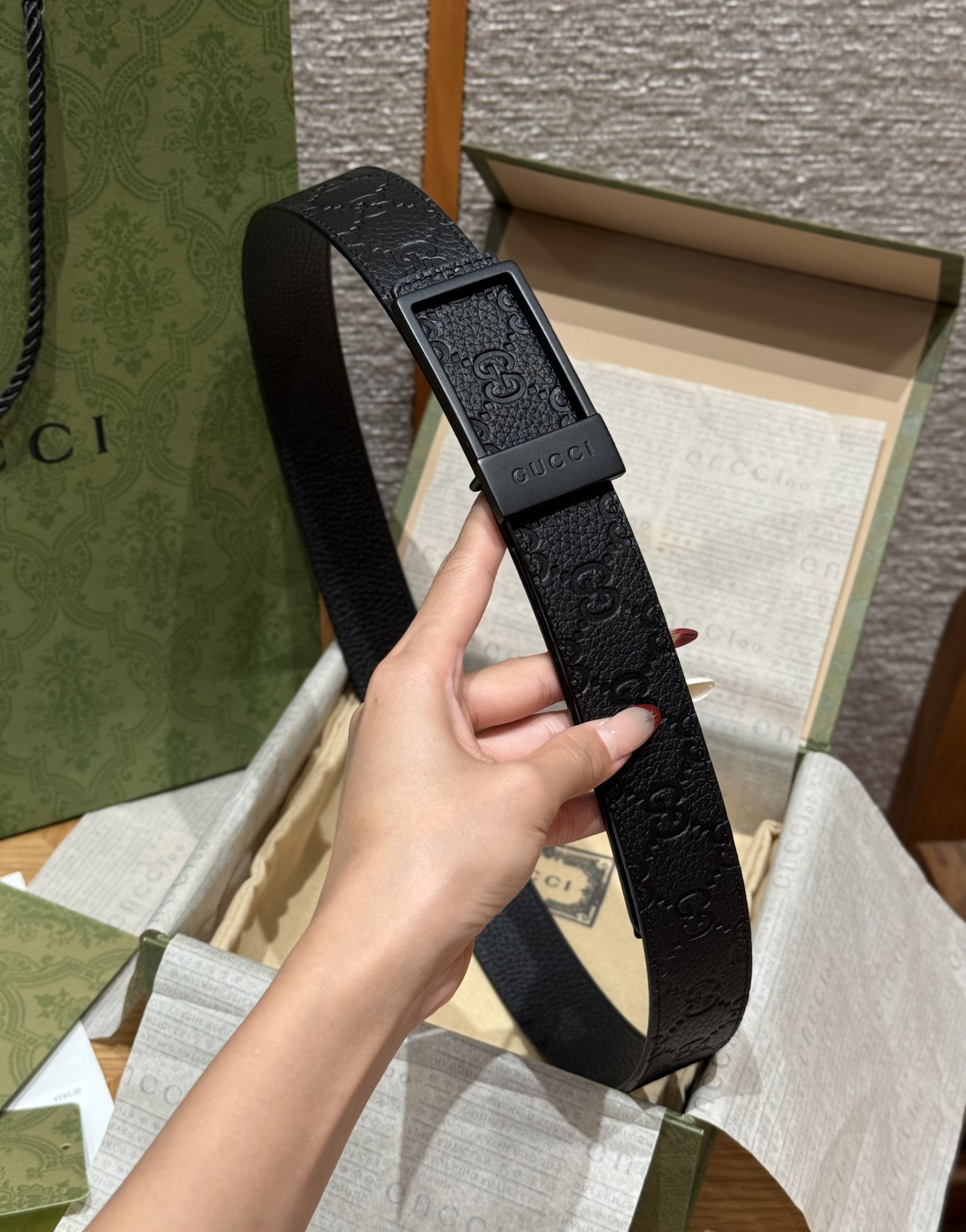 GUCCI Мужской ремень с повторяющимся узором GG