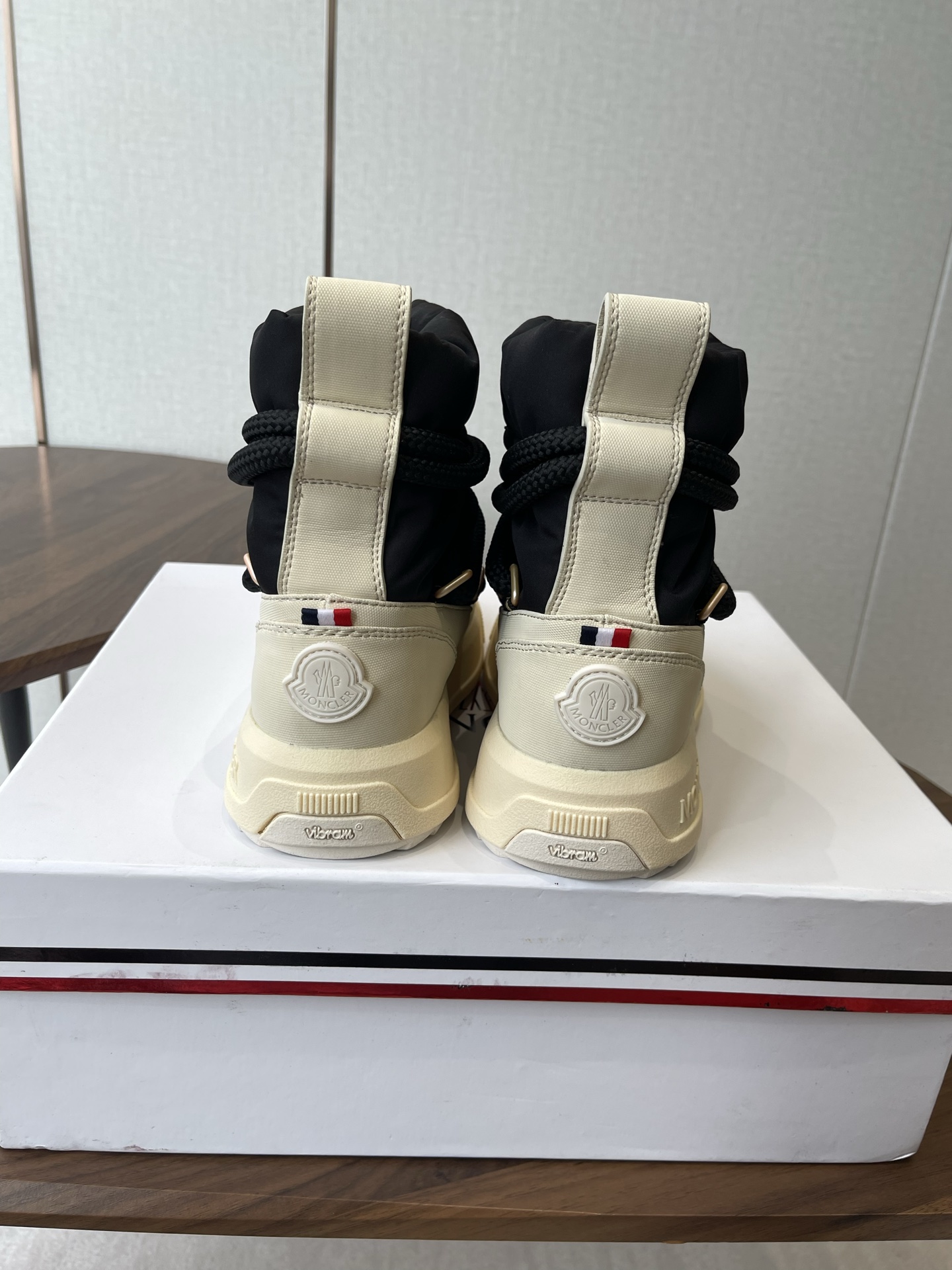 MONCLER Женские горнолыжные ботинки Altive Mid