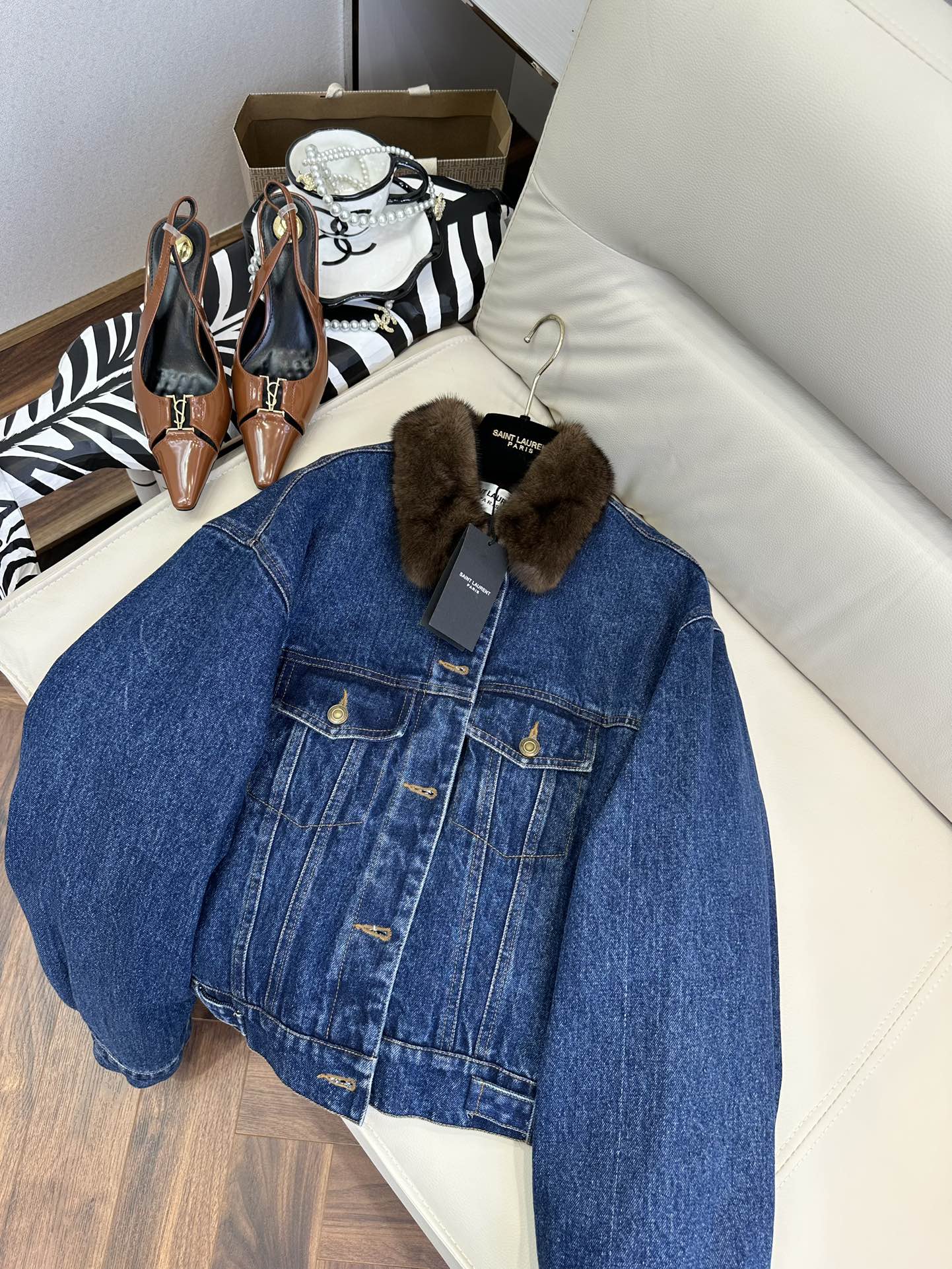 SAINT LAURENT Женская джинсовая куртка с мехом SAINT LAURENT Женская джинсовая куртка с мехом