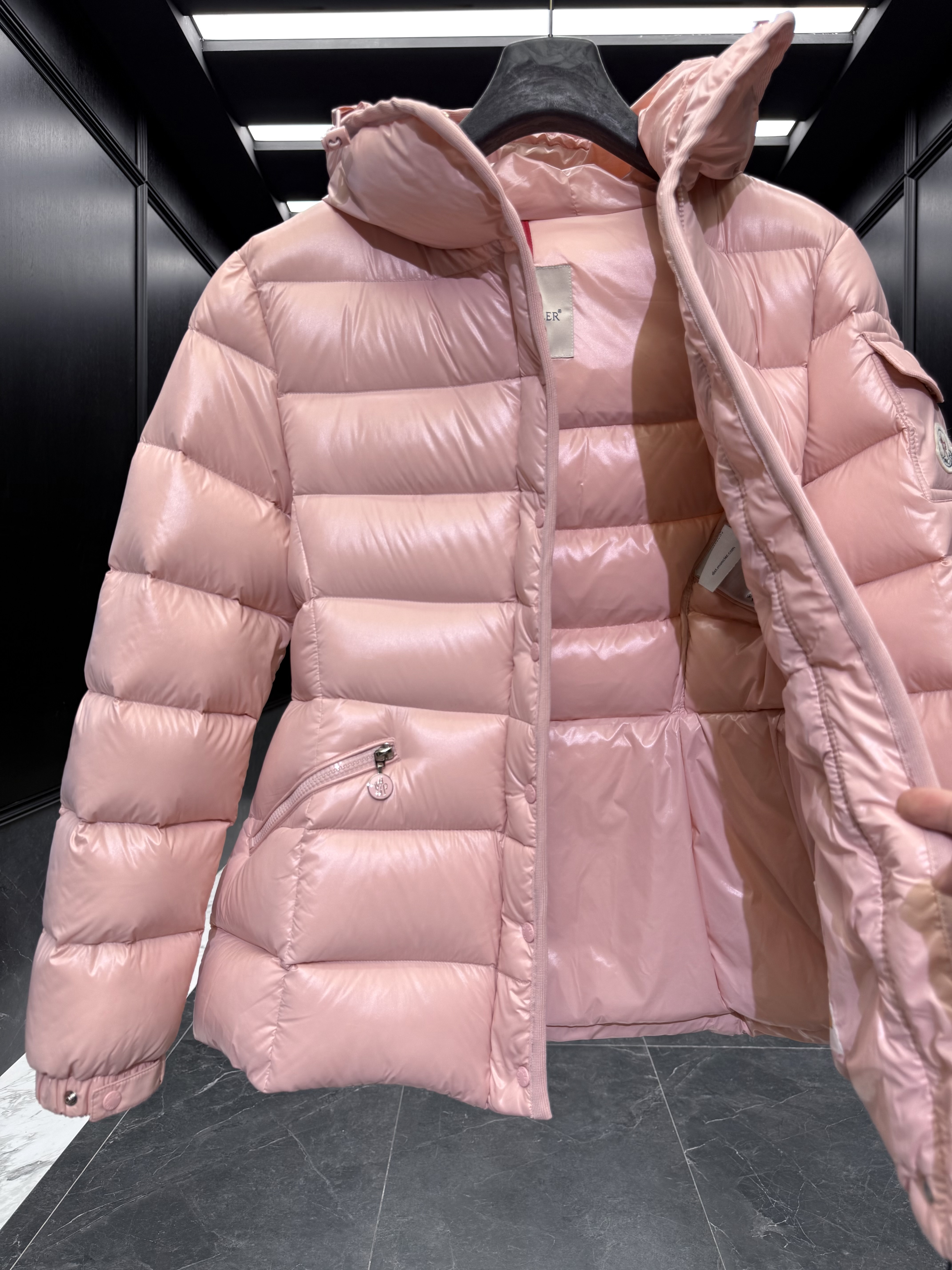MONCLER Женская куртка Barante MONCLER Женская куртка Barante