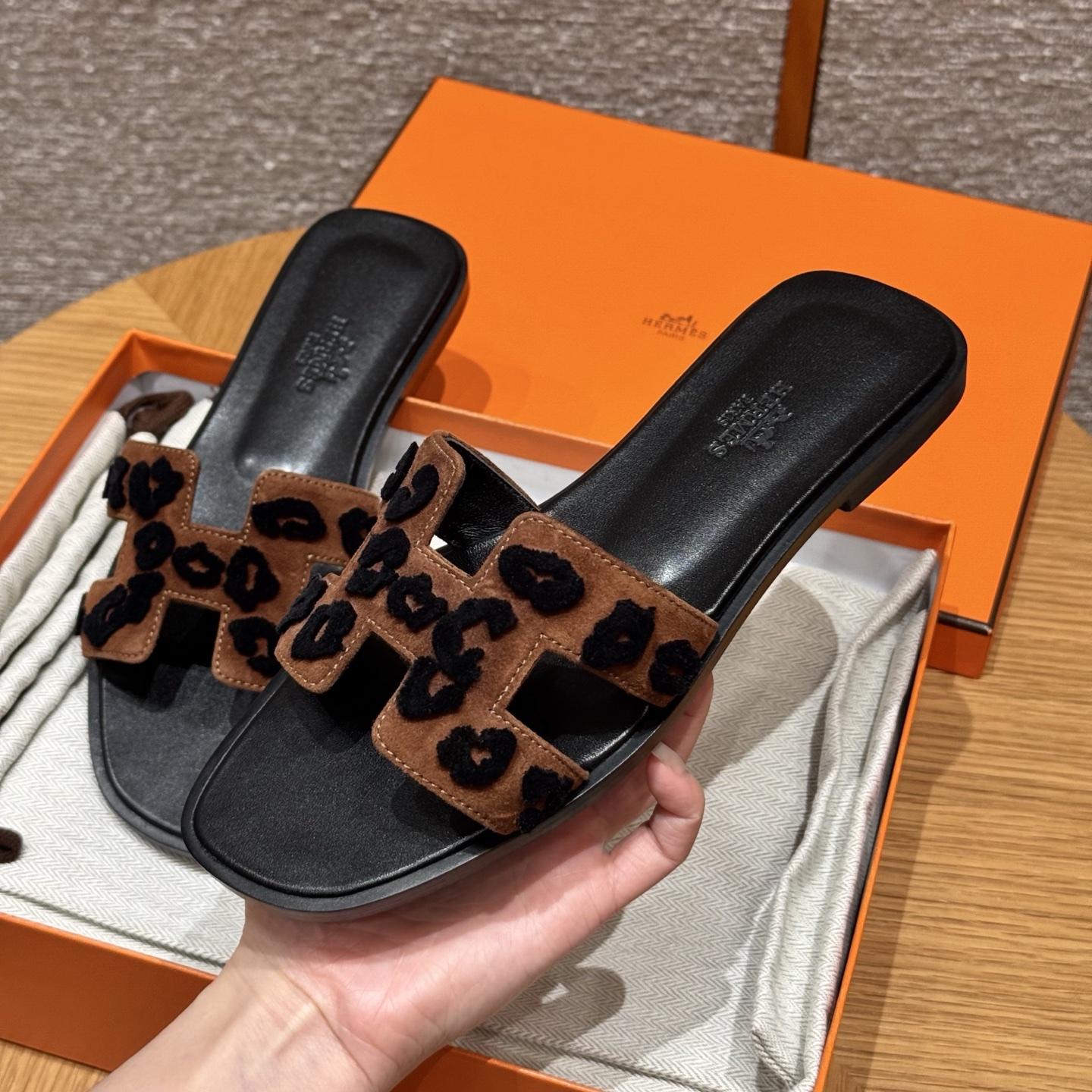 HERMES Женские сандалии Oran из замши