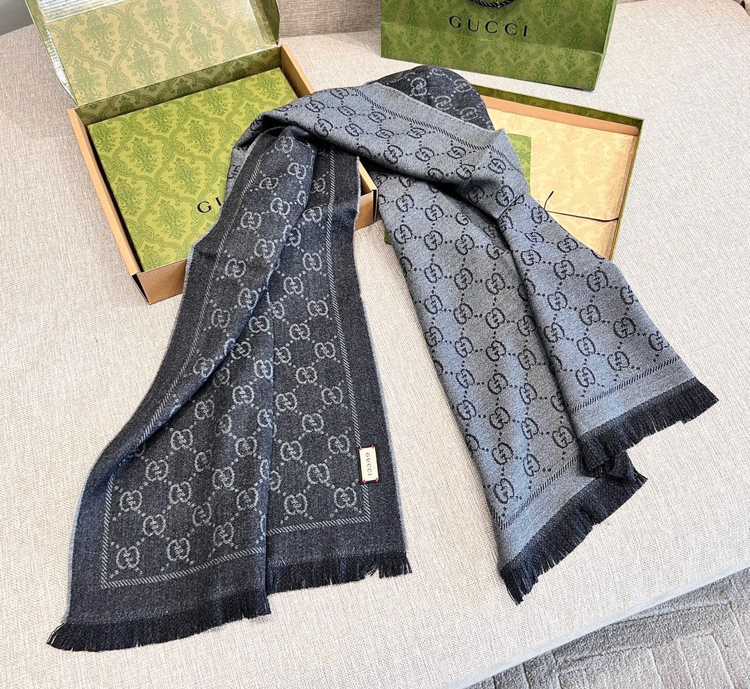 GUCCI Женский шарф в жаккардовой технике