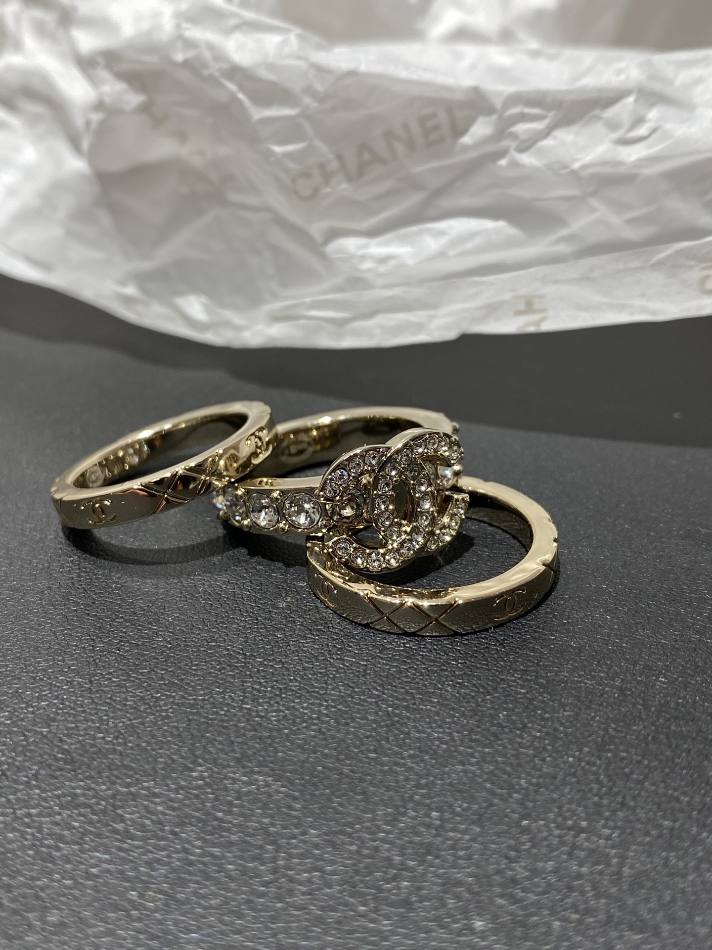 CHANEL Женское тройное кольцо 25P CHANEL Женское тройное кольцо 25P