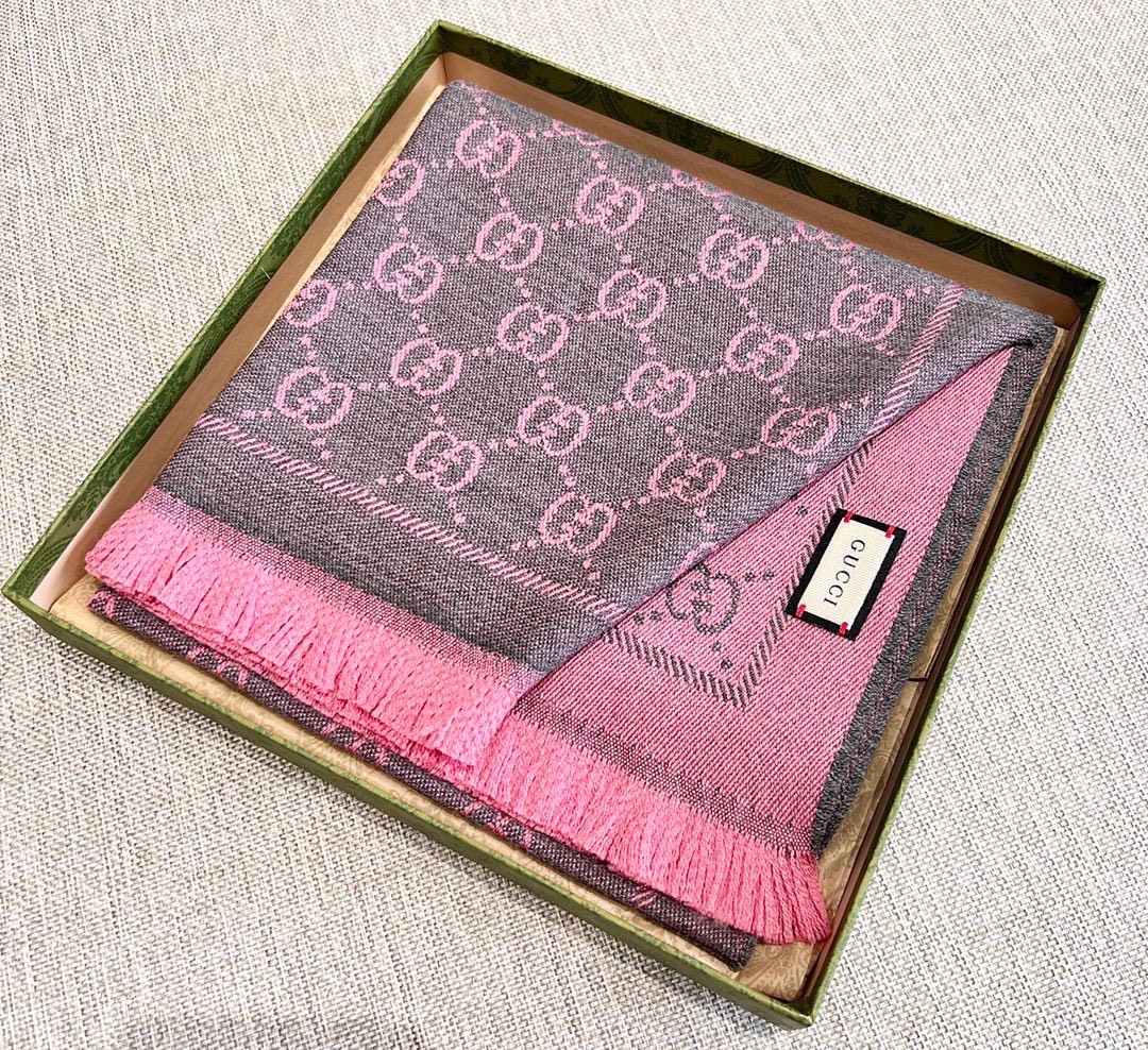 GUCCI Женский жаккардовый шарф GUCCI Женский жаккардовый шарф