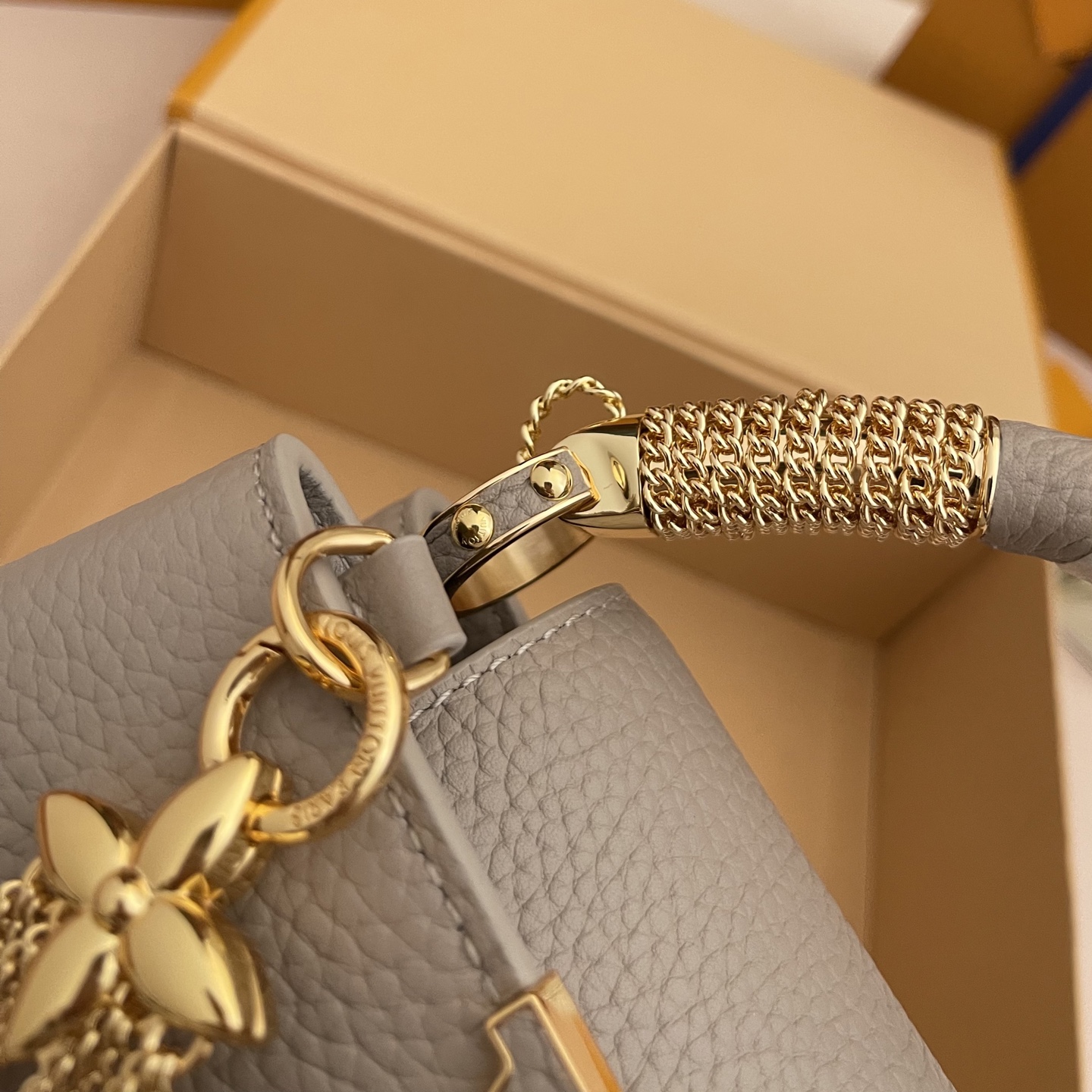 LOUIS VUITTON Женская Сумка Capucines