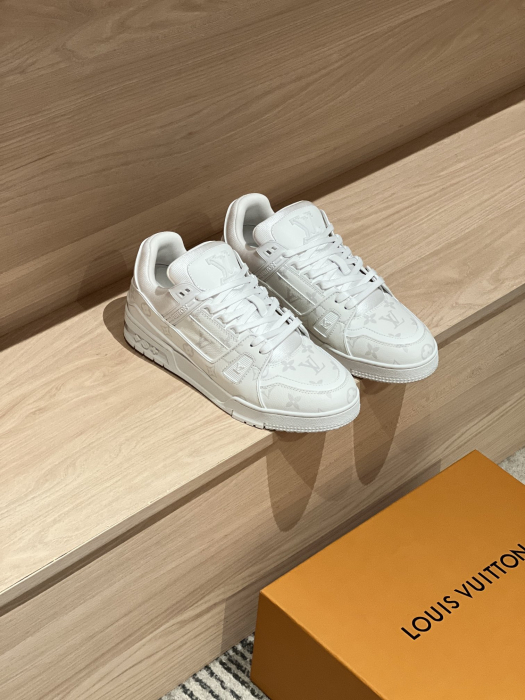 LOUIS VUITTON Кроссовки LV Trainer