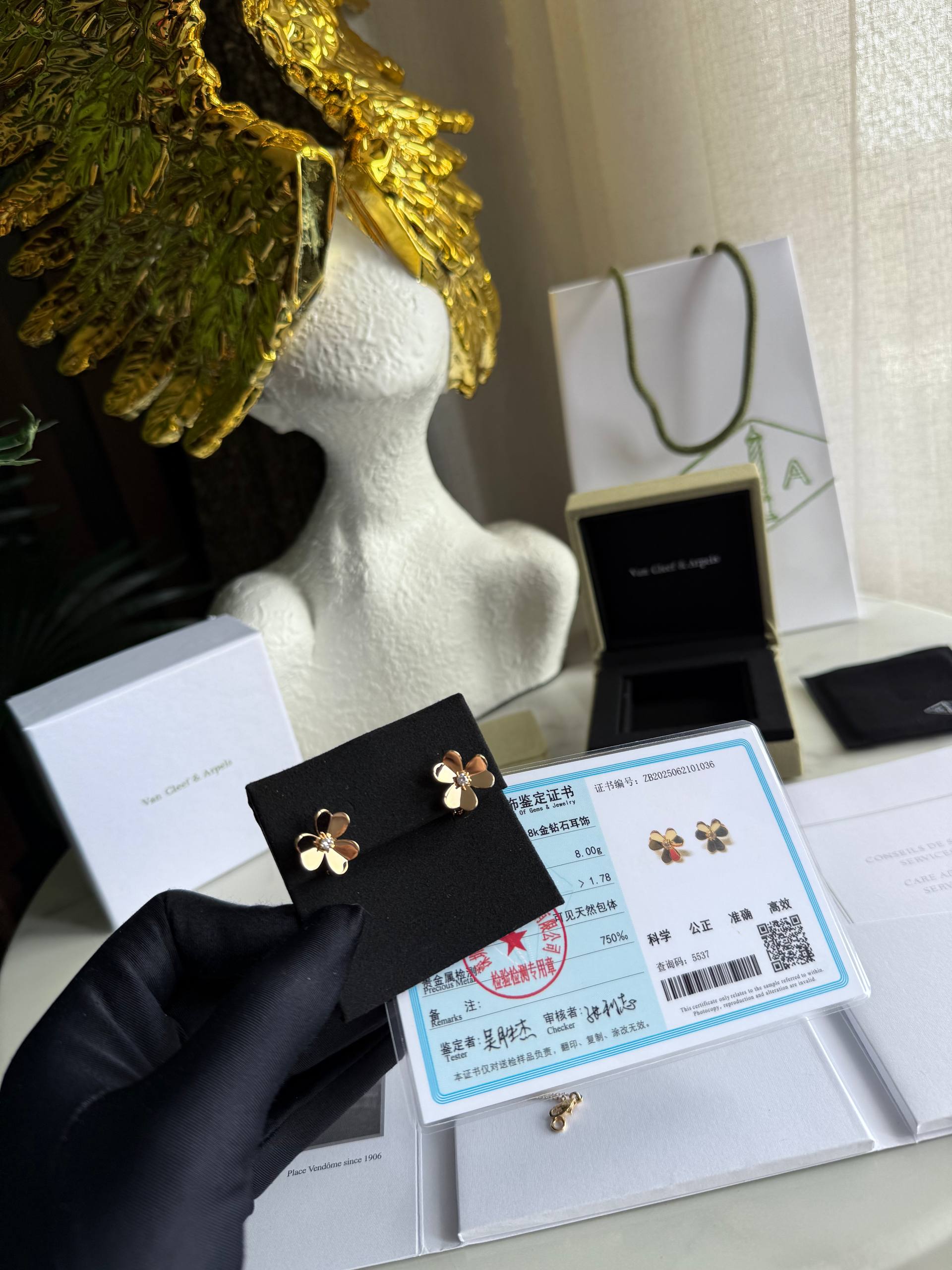 Van Cleef & Arpels Серьги Frivole жёлтое золото и бриллианты Van Cleef & Arpels Серьги Frivole жёлтое золото и бриллианты