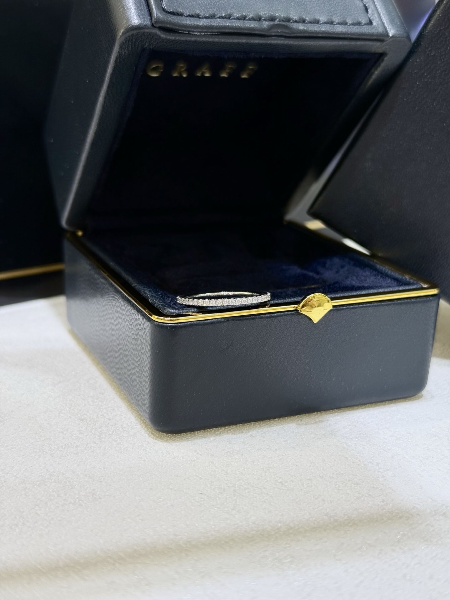 GRAFF Кольцо из белого золота с бриллиантами GRAFF Кольцо из белого золота с бриллиантами