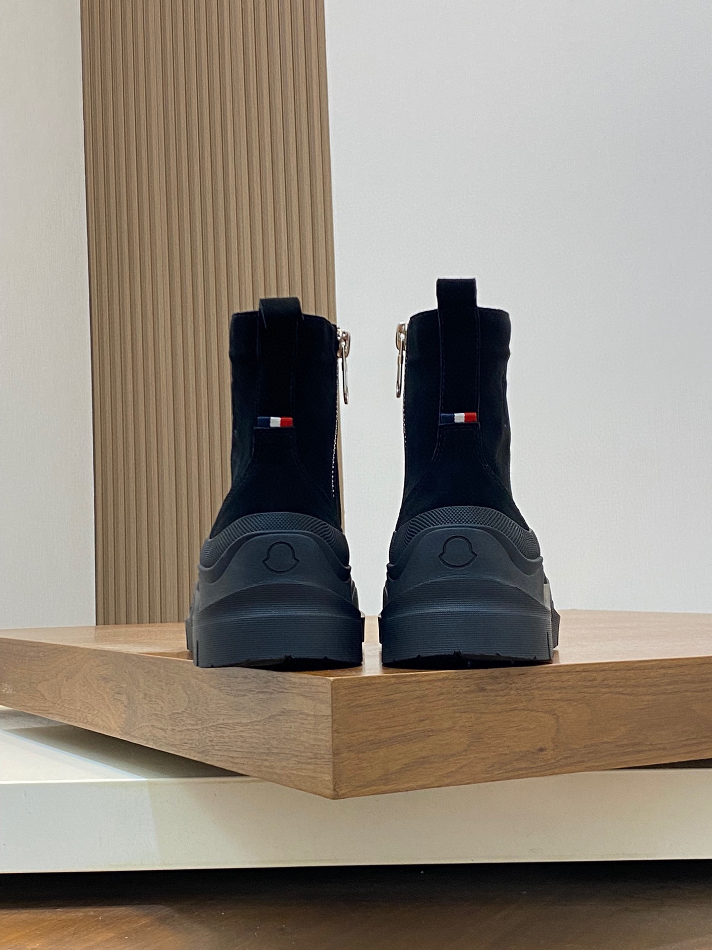 MONCLER Мужские ботинки из коровьей кожи 