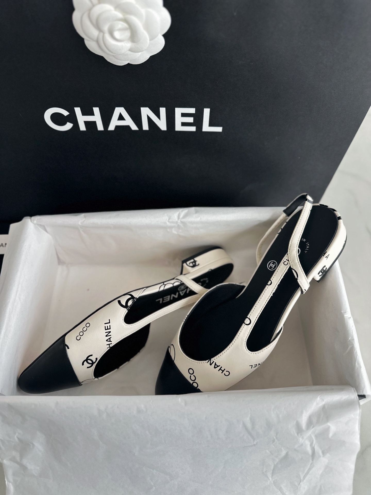 CHANEL Женские туфли слингбэки из кожи CHANEL Женские туфли слингбэки из кожи