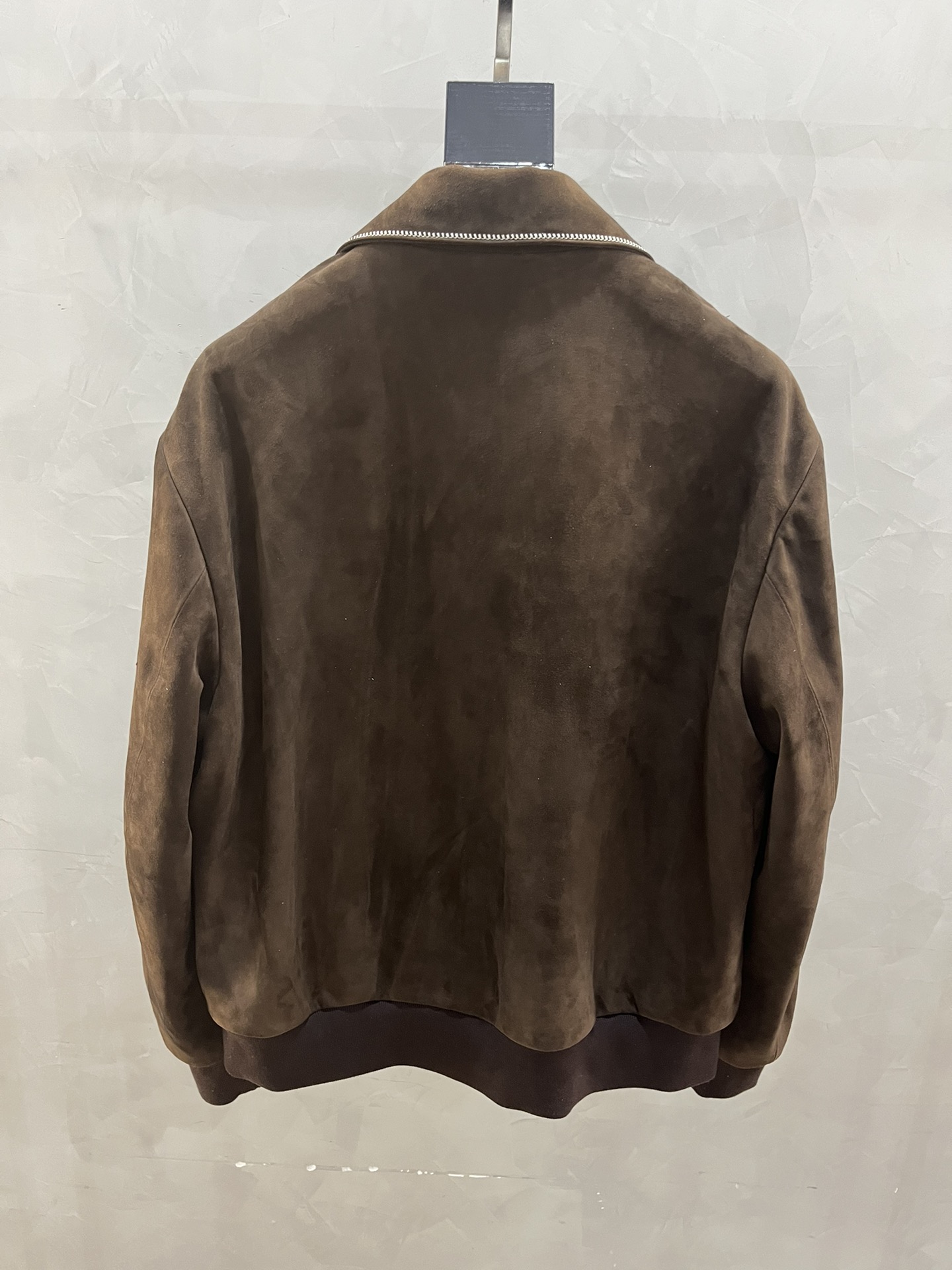 LOUIS VUITTON Мужская куртка из замши LOUIS VUITTON Мужская куртка из замши